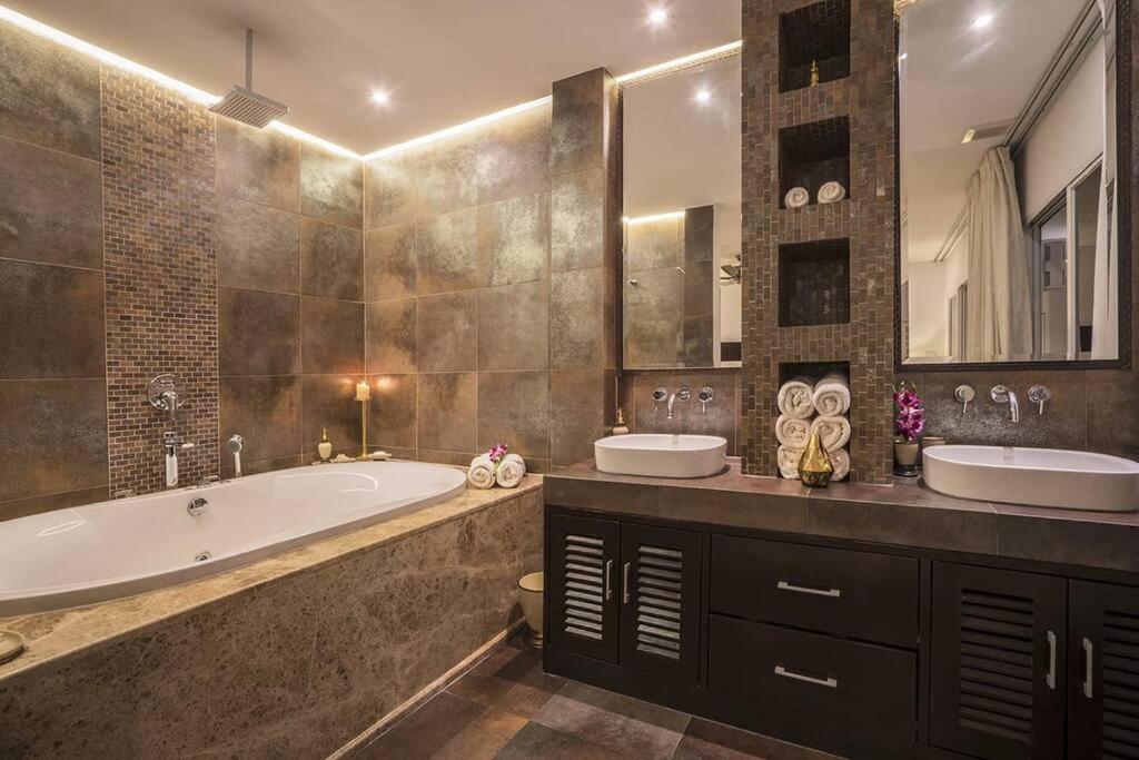 Villa Nirvana - Beachfront Tropical Chic 4BR Haven in Cape Panwa, Phuket