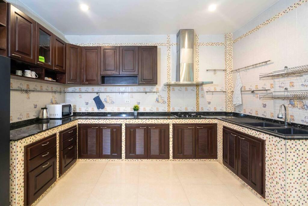 Patong Spacious 4 BR Vacation Home rooftop Views
