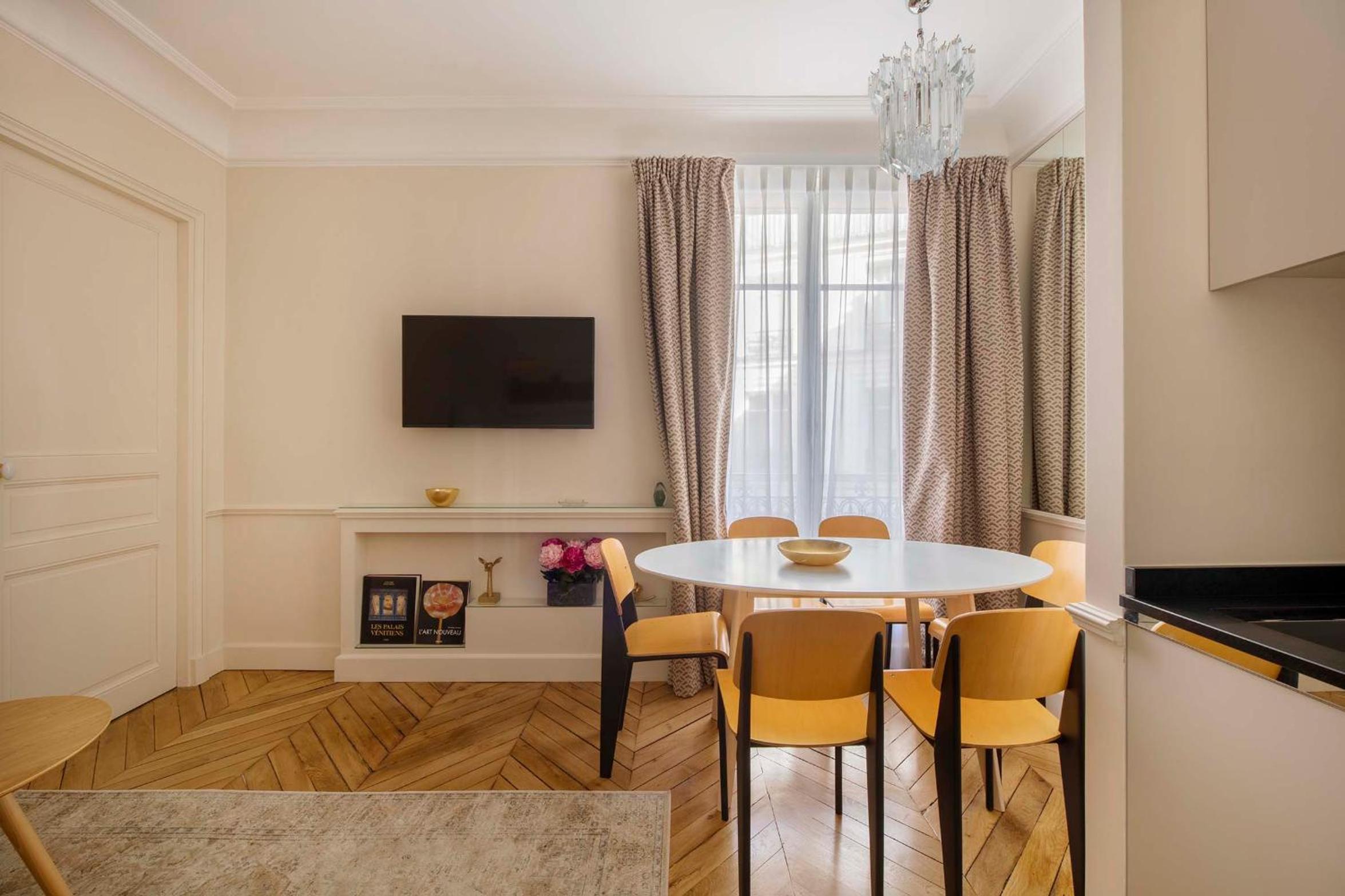 LE BEAU MARAIS - Luxury Apartments, AIR COND, LIFT