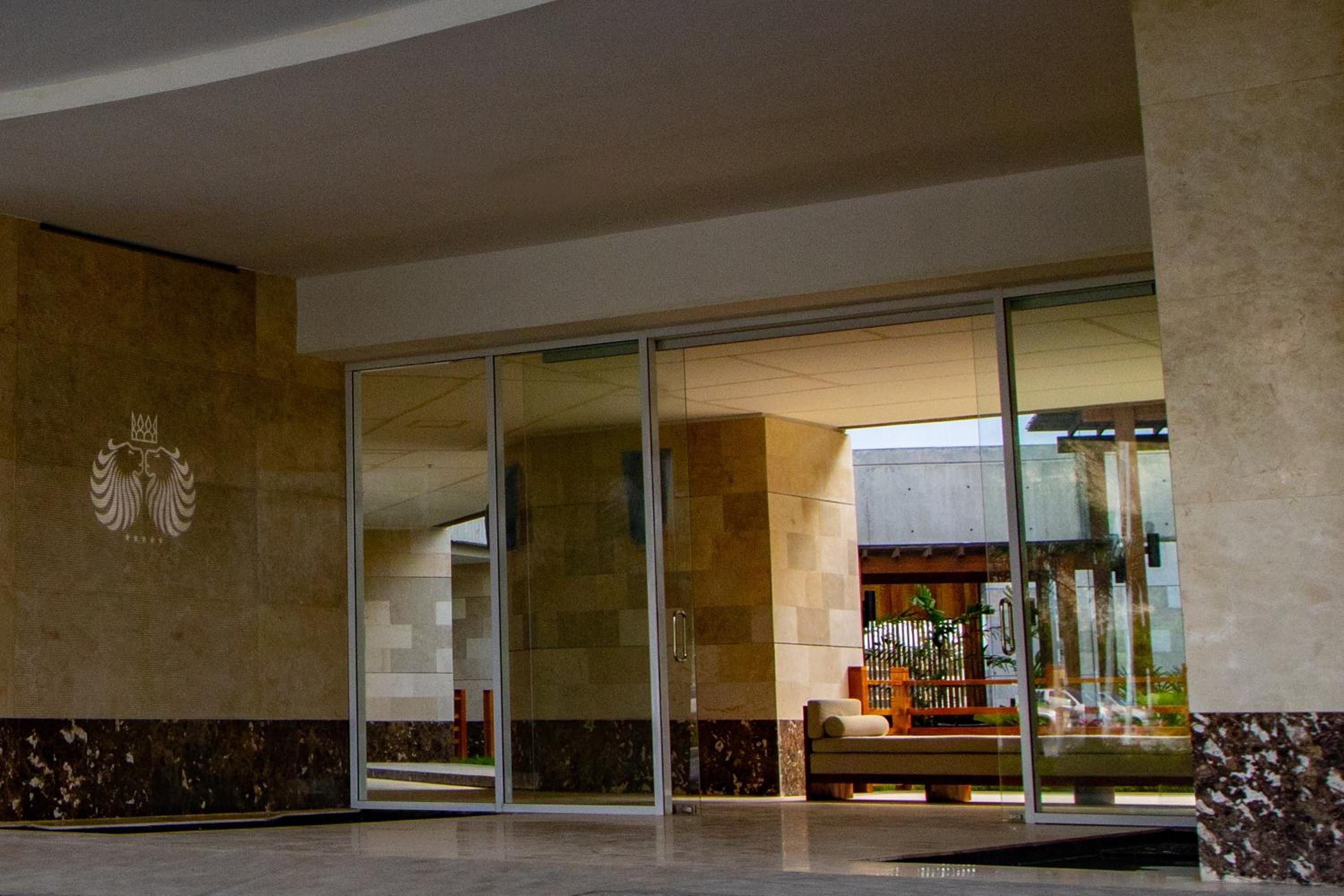 Lobby & Reception