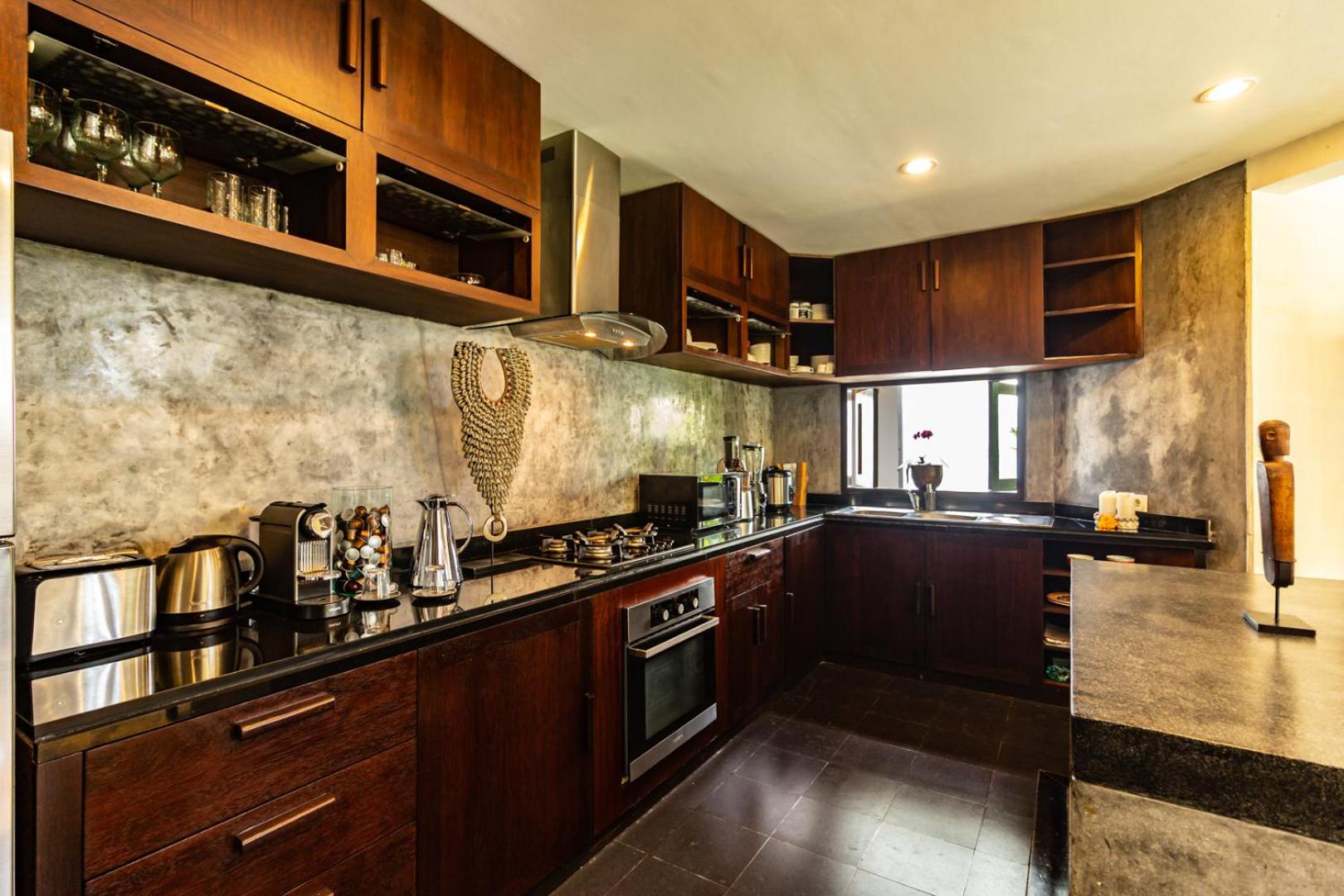 *PROMO* Tropical 3 BD Villa with office & parking view 2