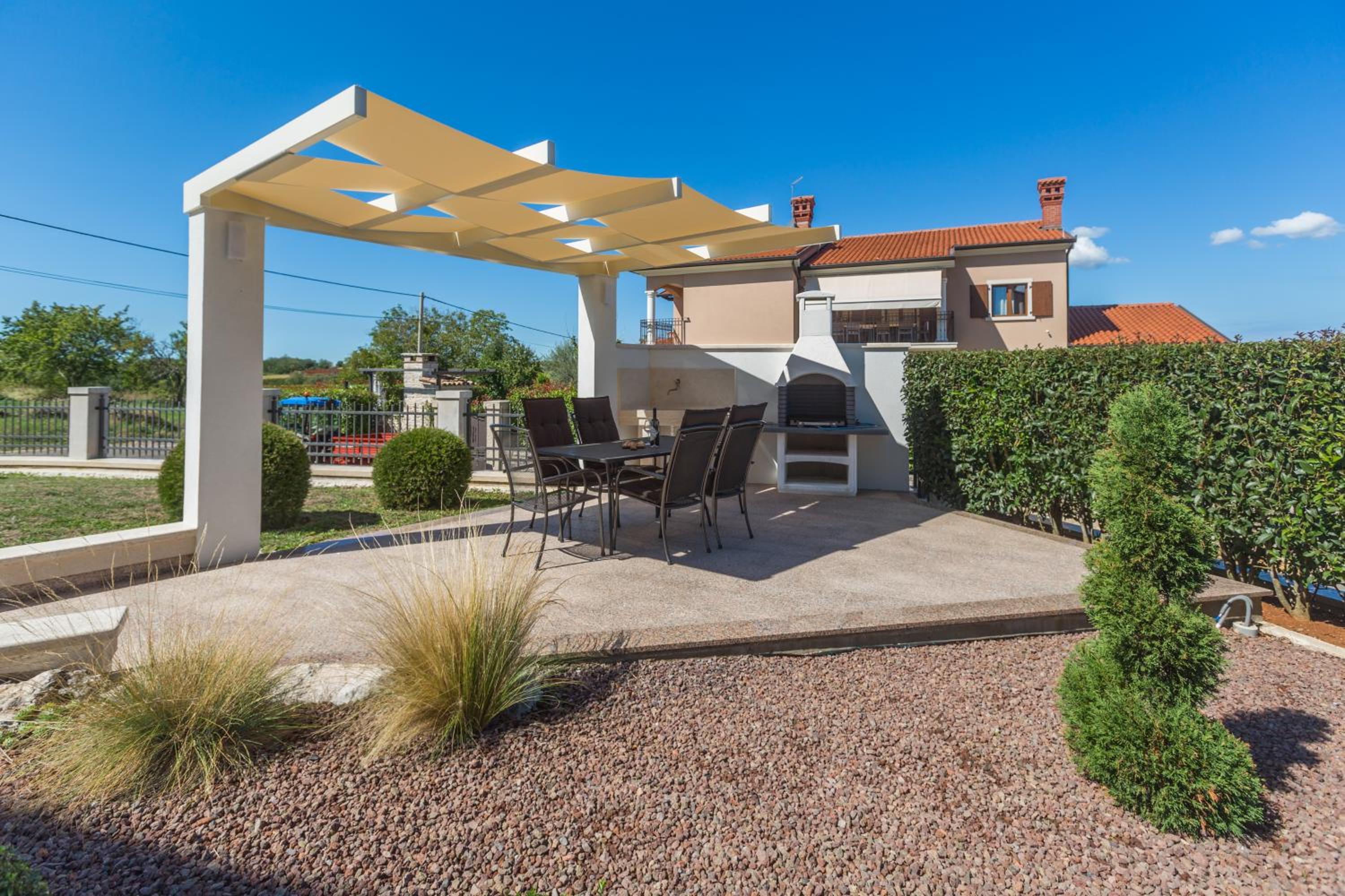 Apartment Mihael with pool and beautiful garden view 3
