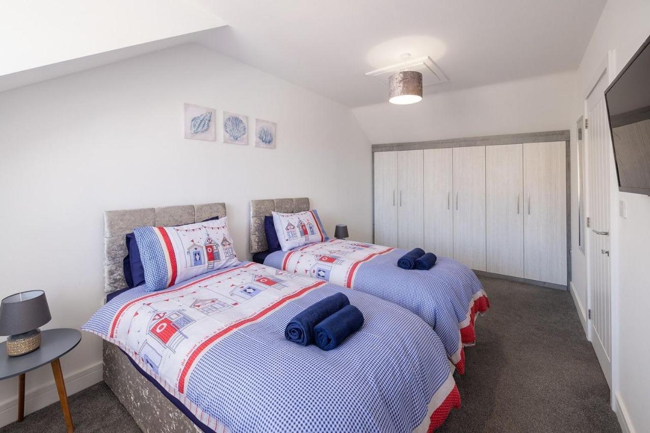 Cleethorpes Holiday Home SLEEPS 6 view 2