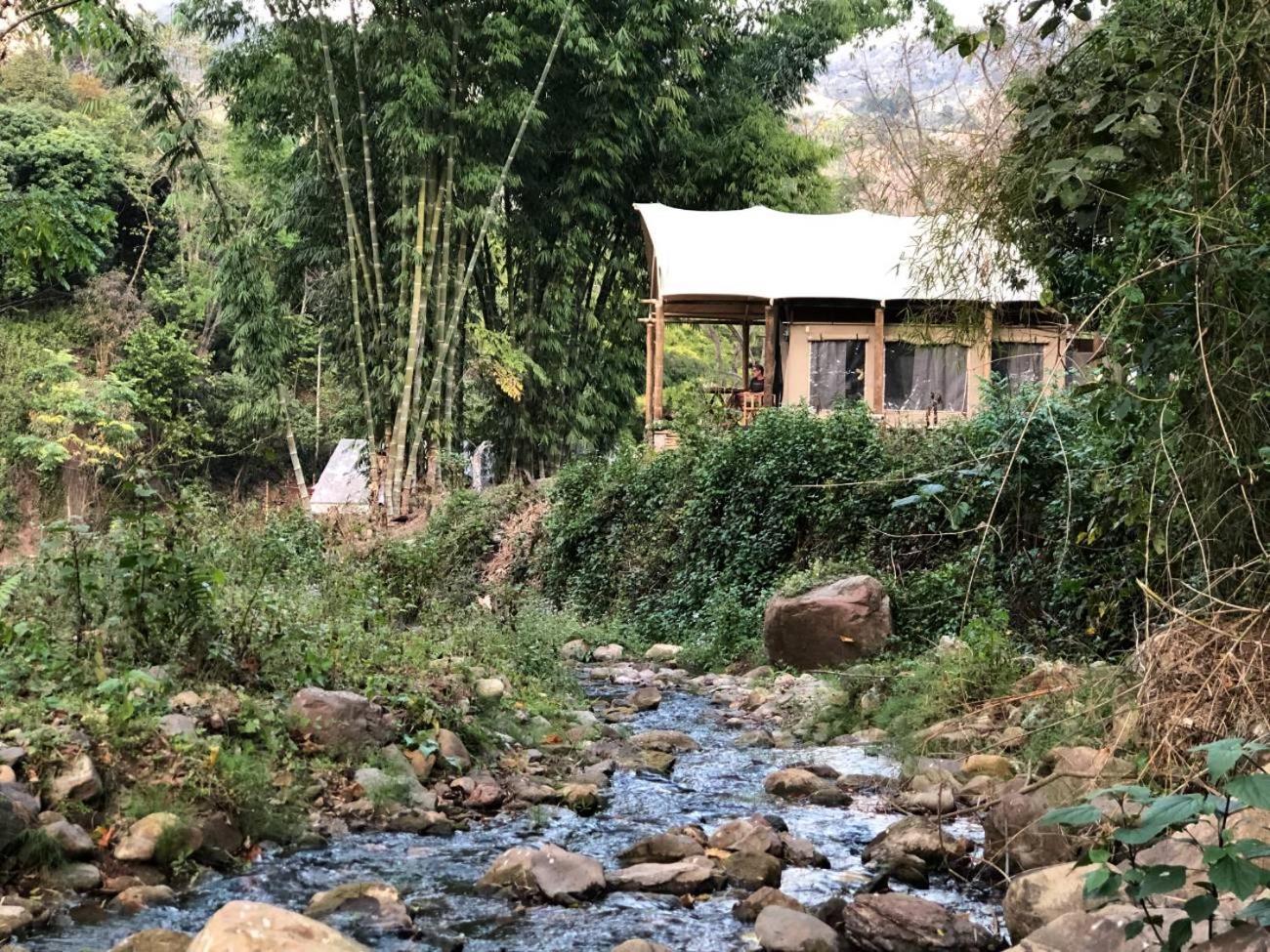 Monmanee Restaurant & Lodge