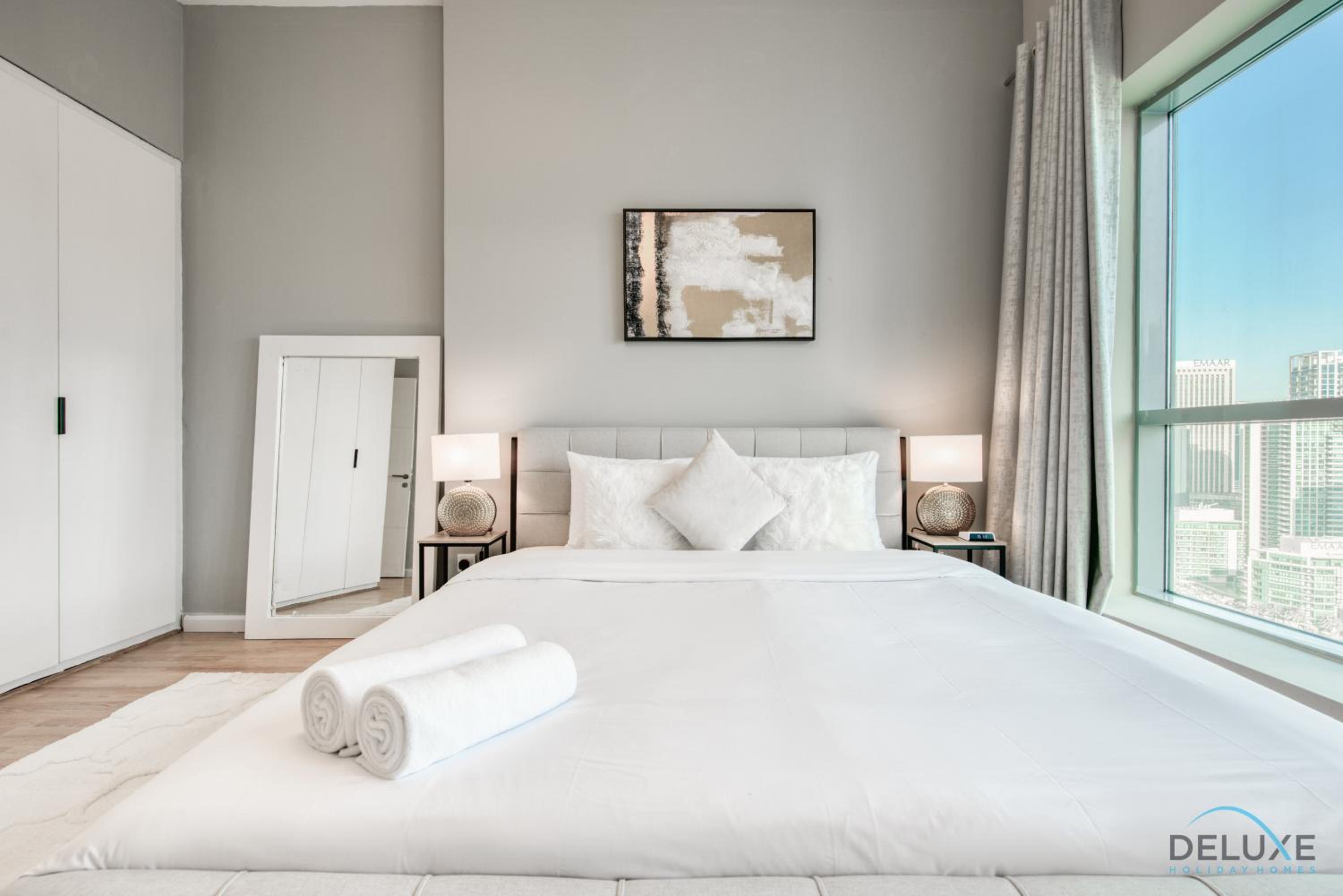 Elegant 2BR at The Point Dubai Marina by Deluxe Holiday Homes
