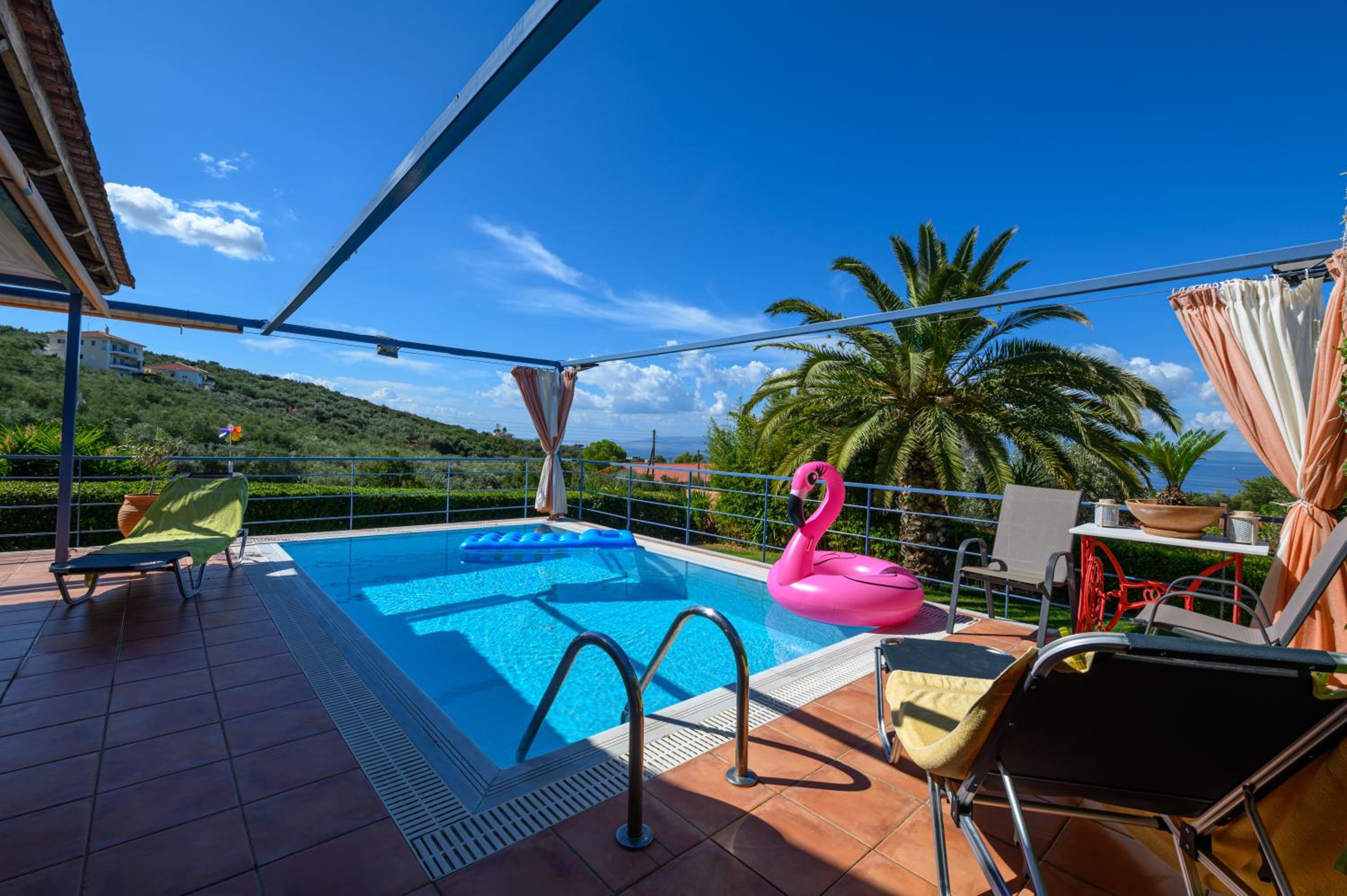Hotel Cozy Small Smart Villa with Private Pool Mikri Mantineia Kalamata - Image 1