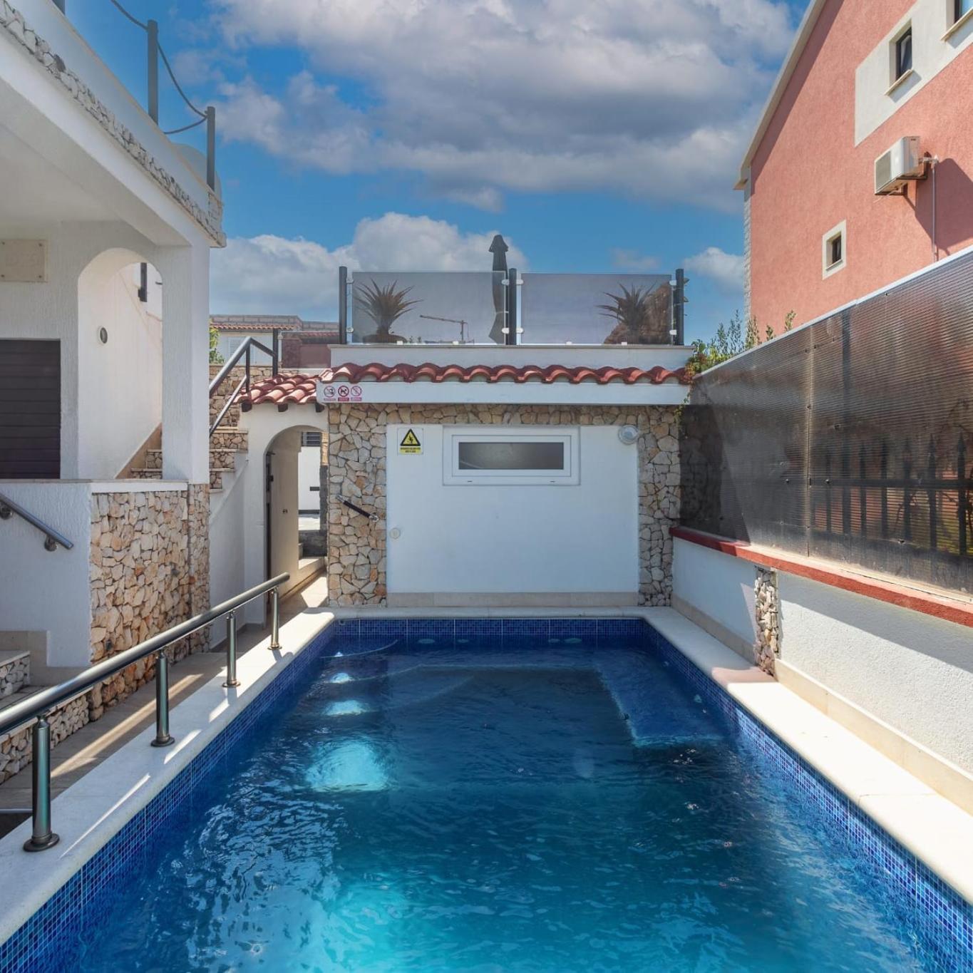 Holiday House IVA view 3