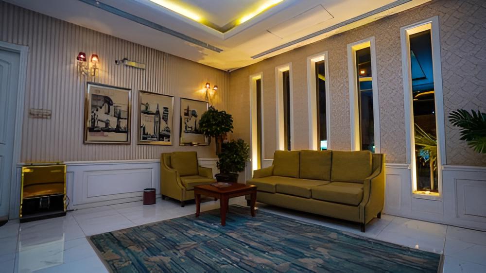 Lobby & Reception