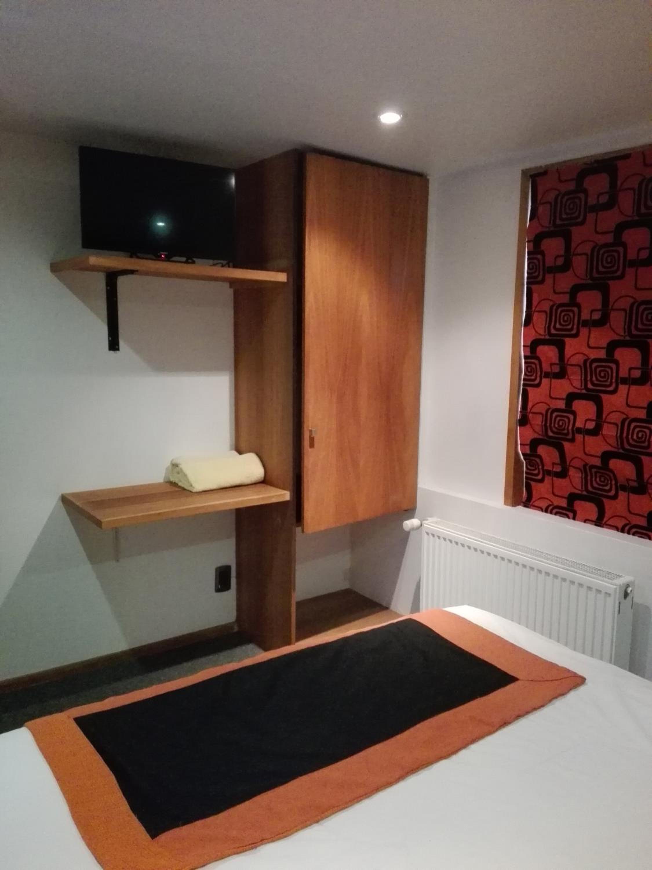 ALMER HOSTAL