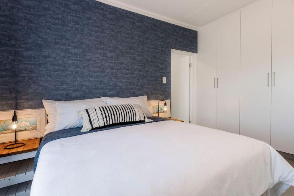 Modern Apartment in Dolphin Coast 24 with backup power