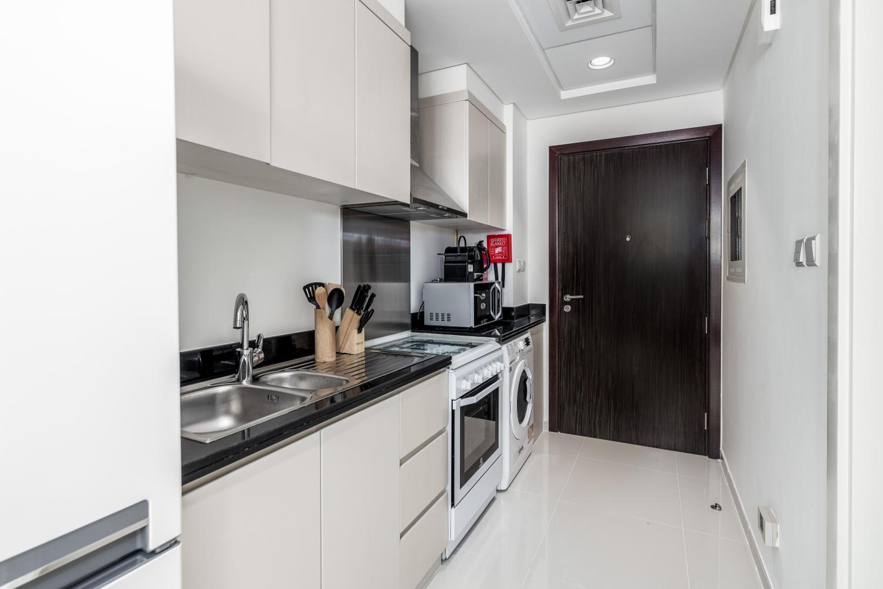 Welcoming Studio in Damac Hills Carson B