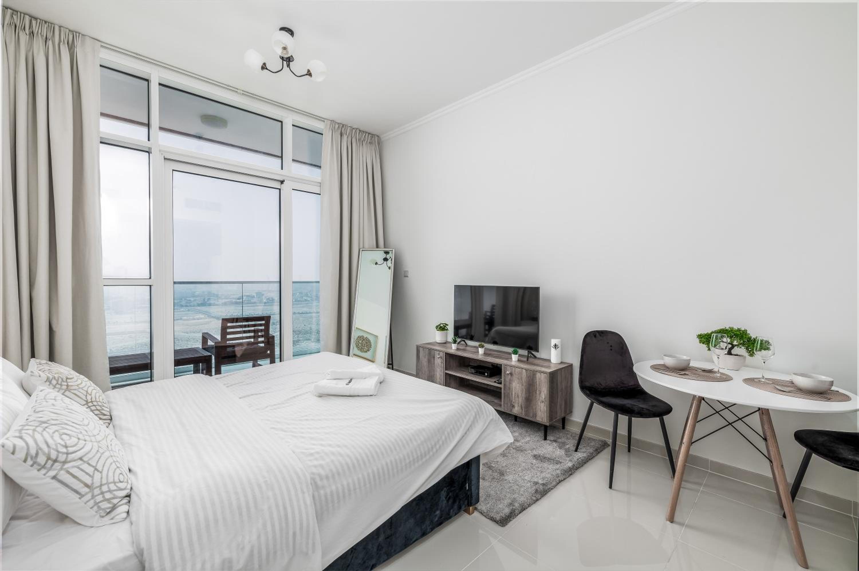 Welcoming Studio in Damac Hills Carson B