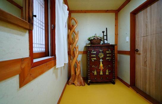 Jeonju Hanok Village Beautiful Garden House