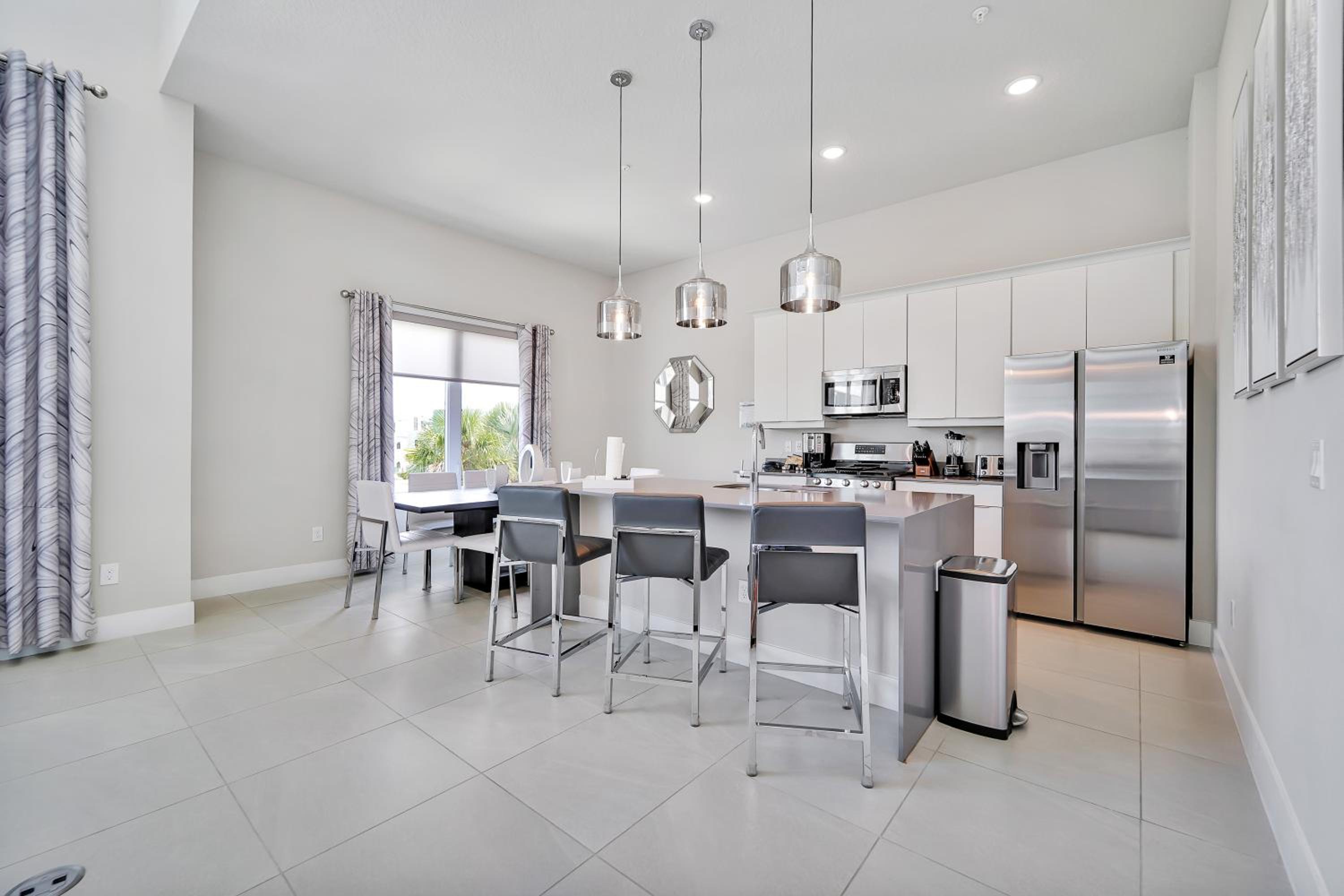 Stylish Condo near Disney w/ Hotel Amenities - 7740-1-200 view 3