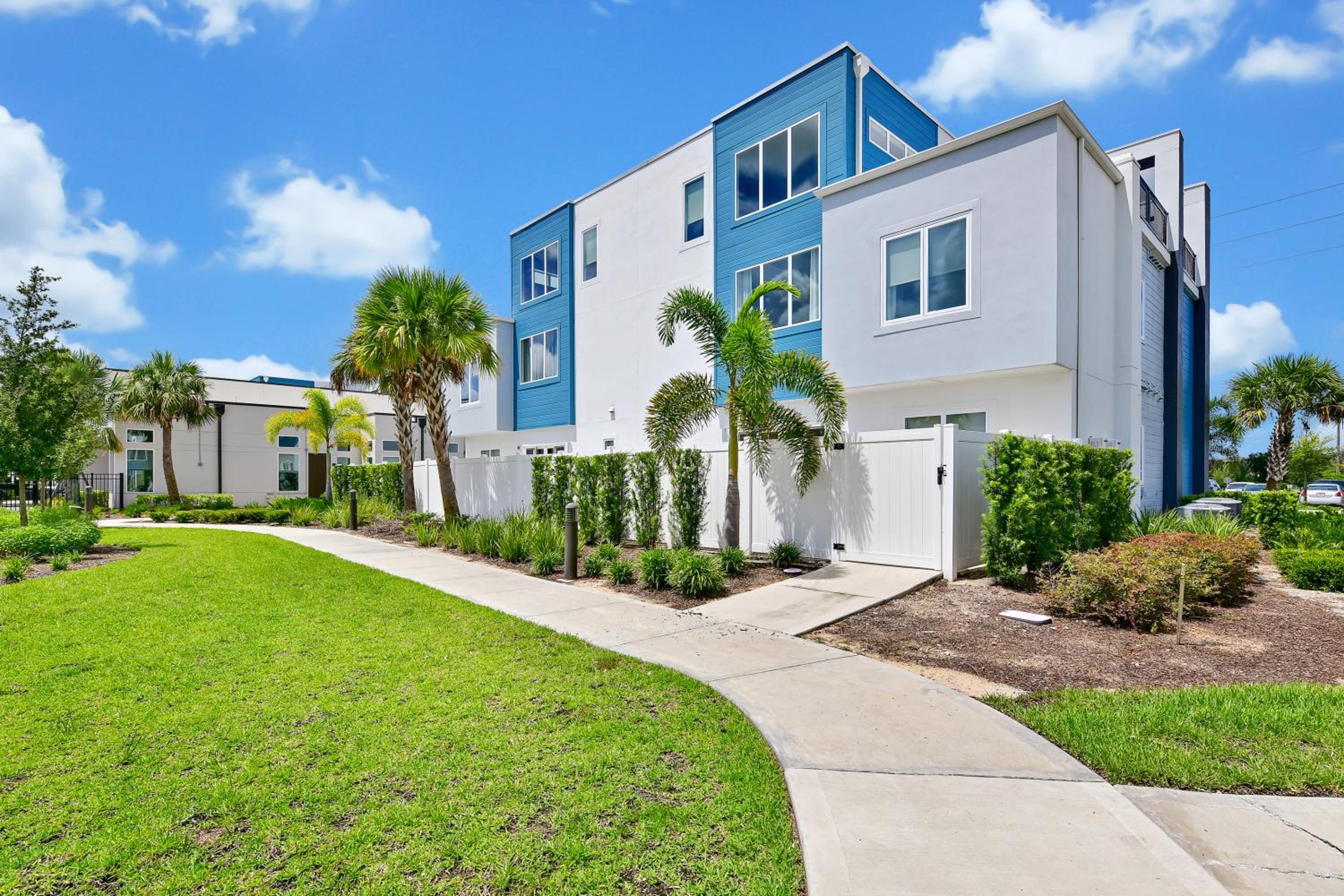 Stylish Condo near Disney w/ Hotel Amenities - 7740-1-200 view 2