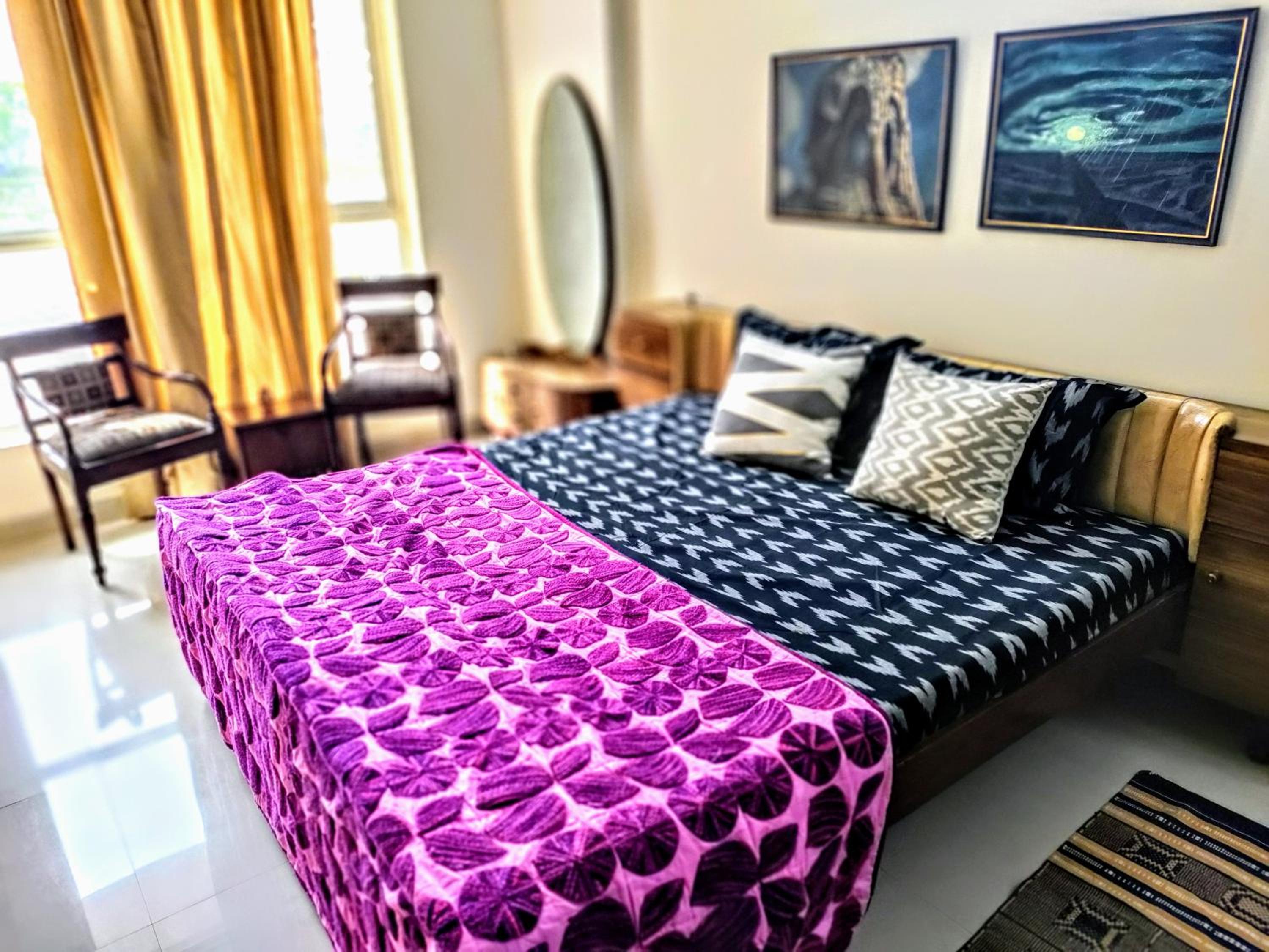 Entire Studio Apt/Suite near Mall/Metro/ExpoMart view 2