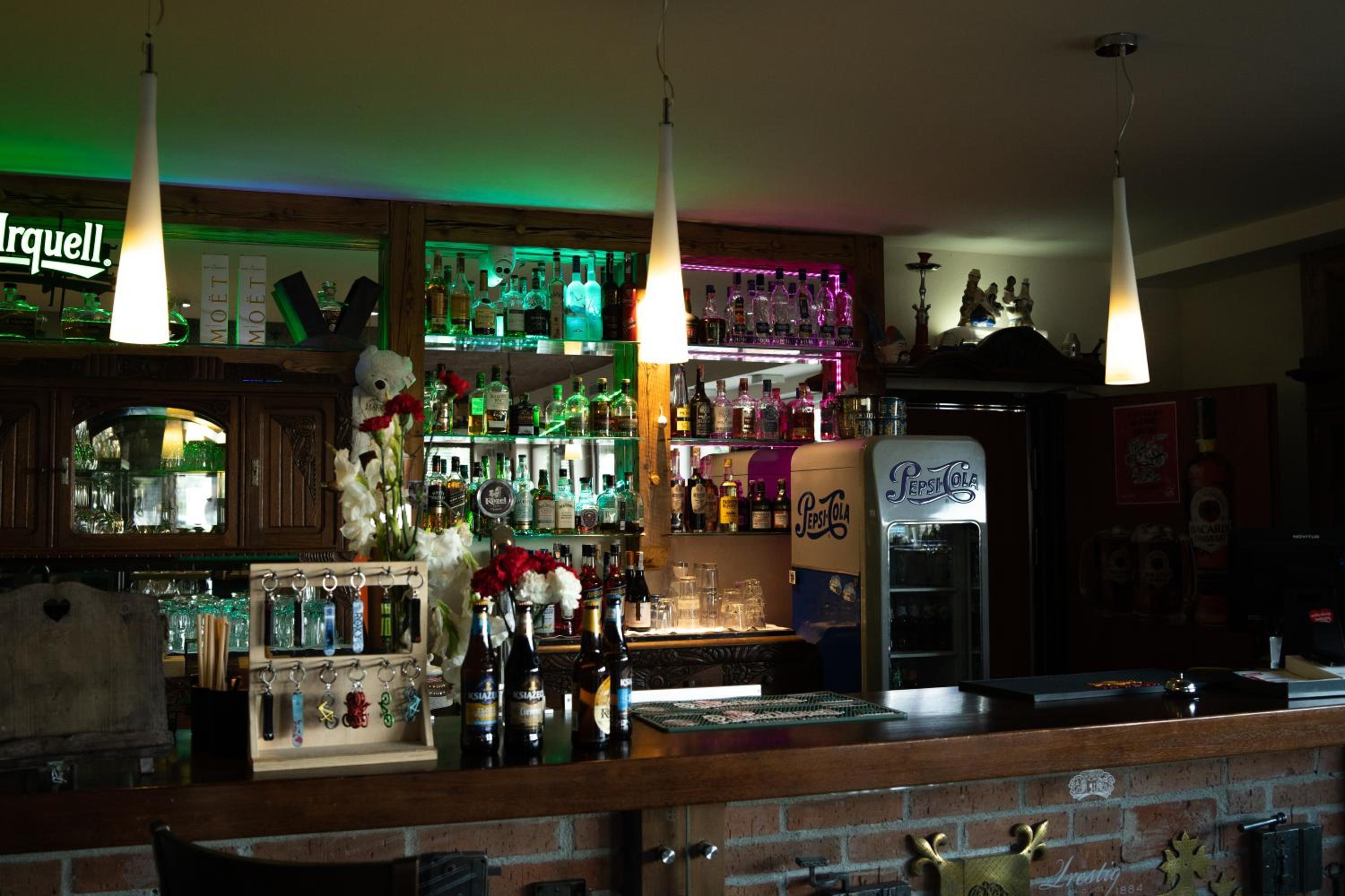 bar