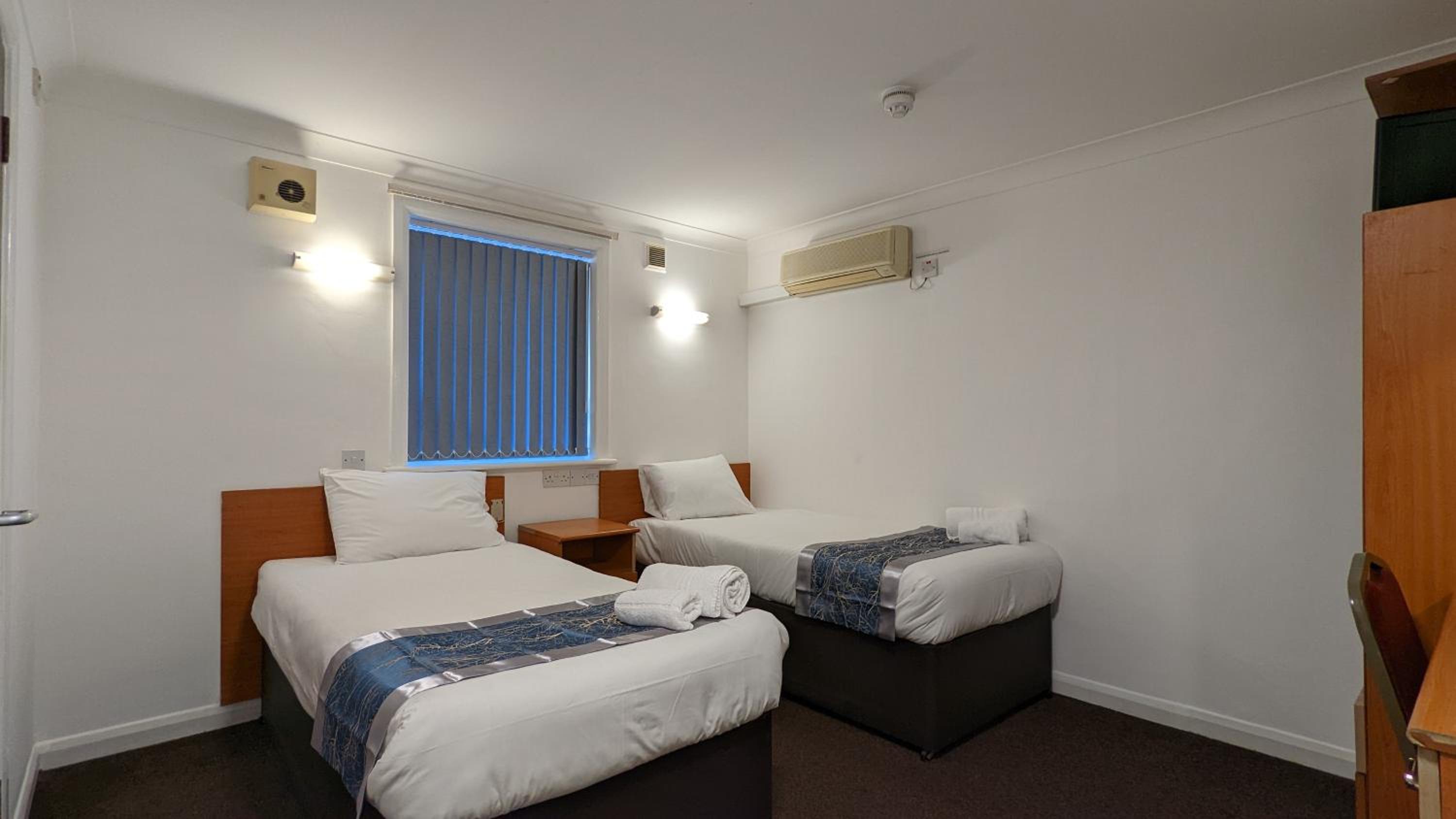 Hayes Vacations - SK Heathrow Hotel - Property Image 3