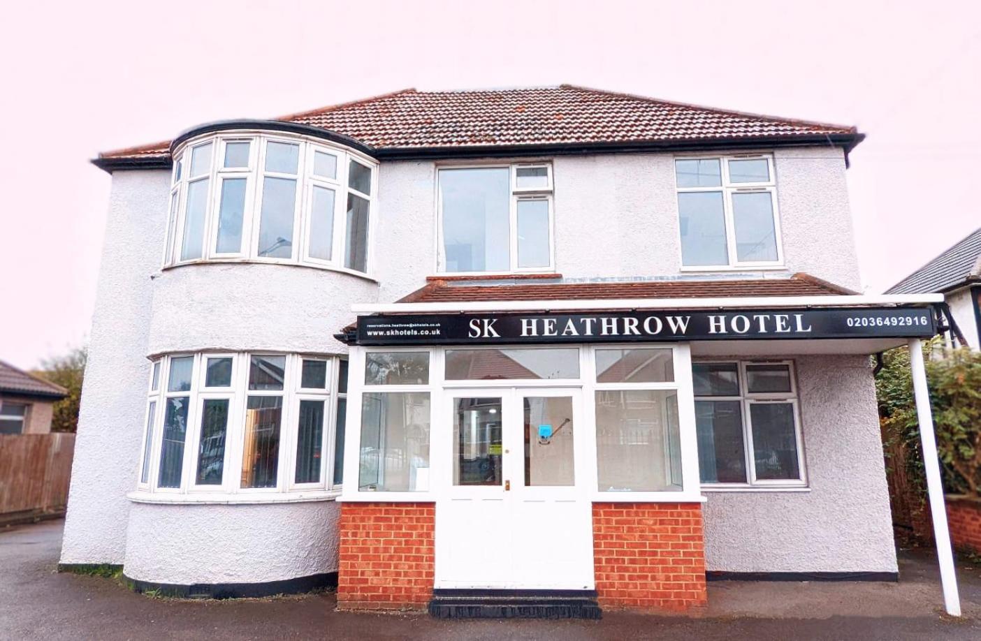 Hayes Vacations - SK Heathrow Hotel - Property Image 5