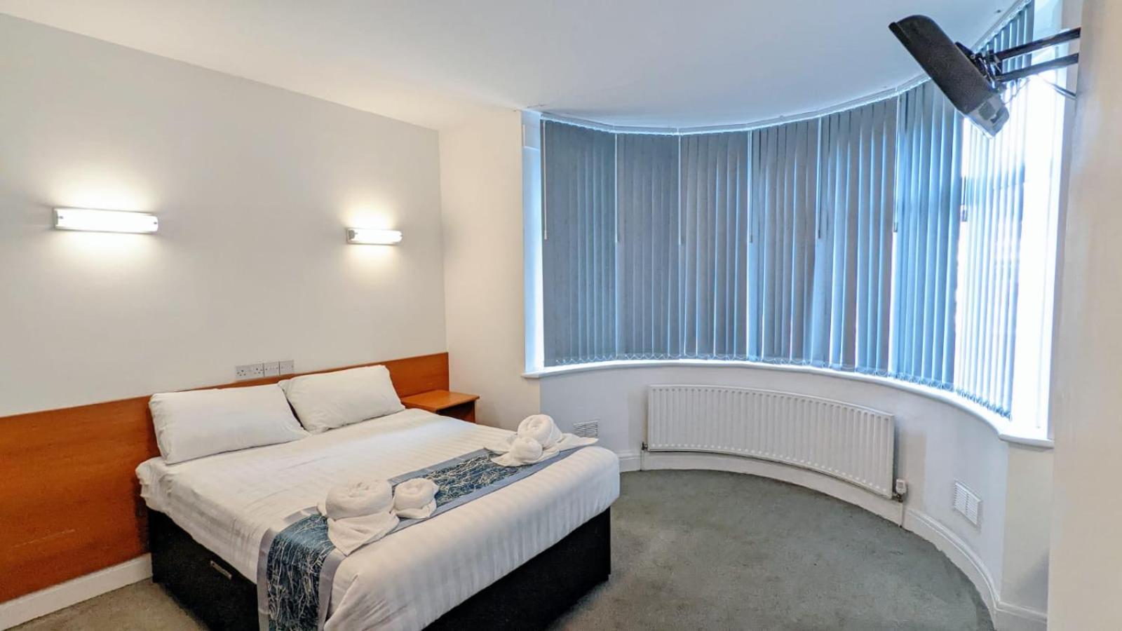 Hayes Vacations - SK Heathrow Hotel - Property Image 2