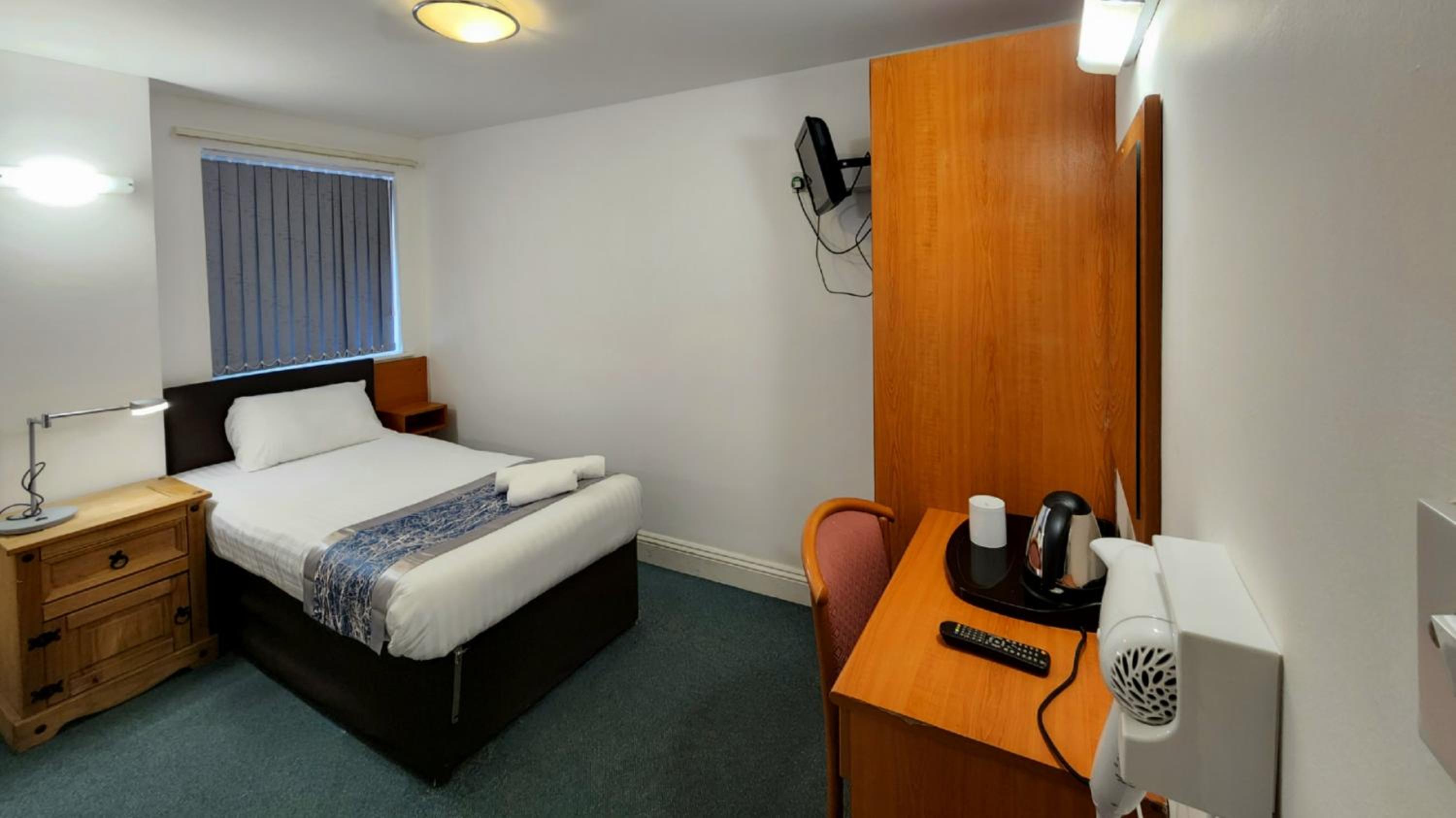Hayes Vacations - SK Heathrow Hotel - Property Image 6