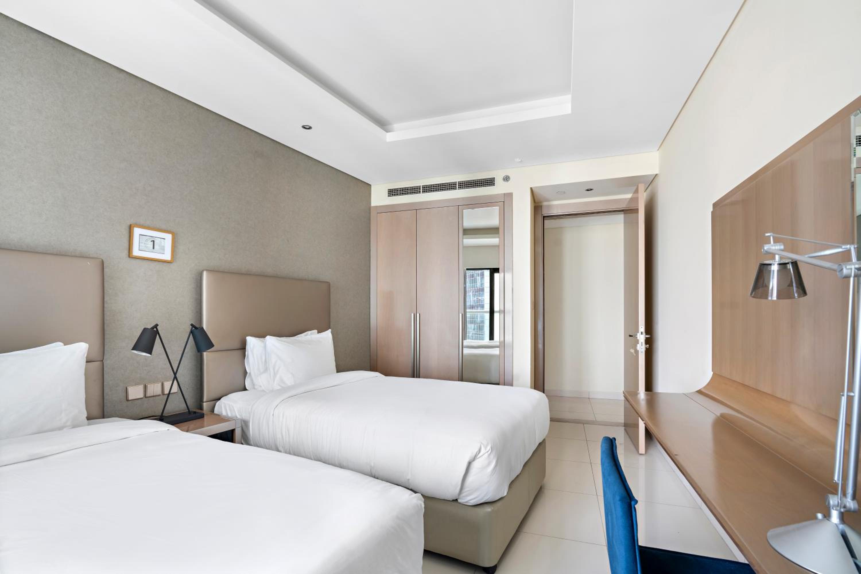 ALiving Supreme 2BR Paramount Towers Business Bay 6206