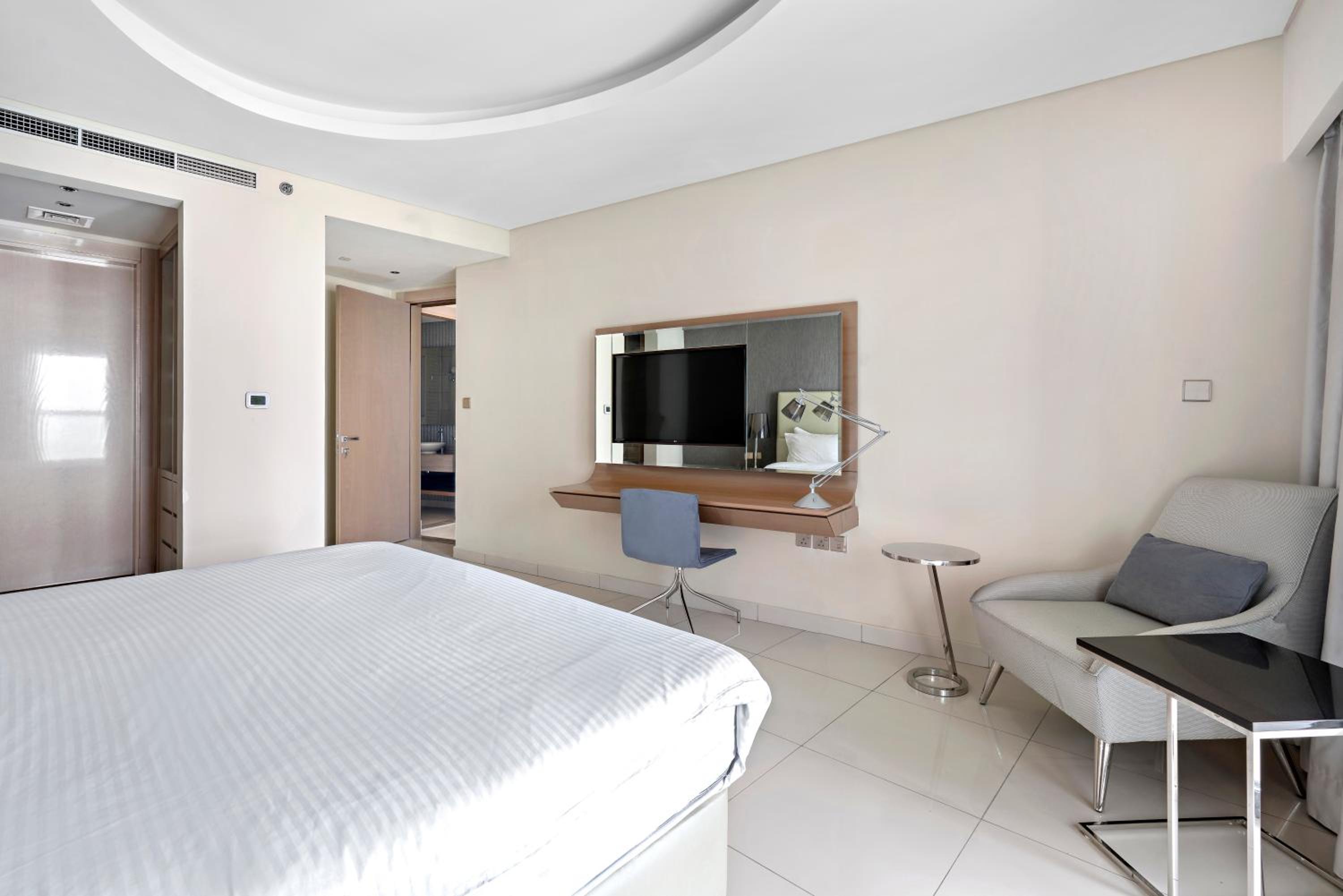 ALiving Supreme 2BR Paramount Towers Business Bay 6206