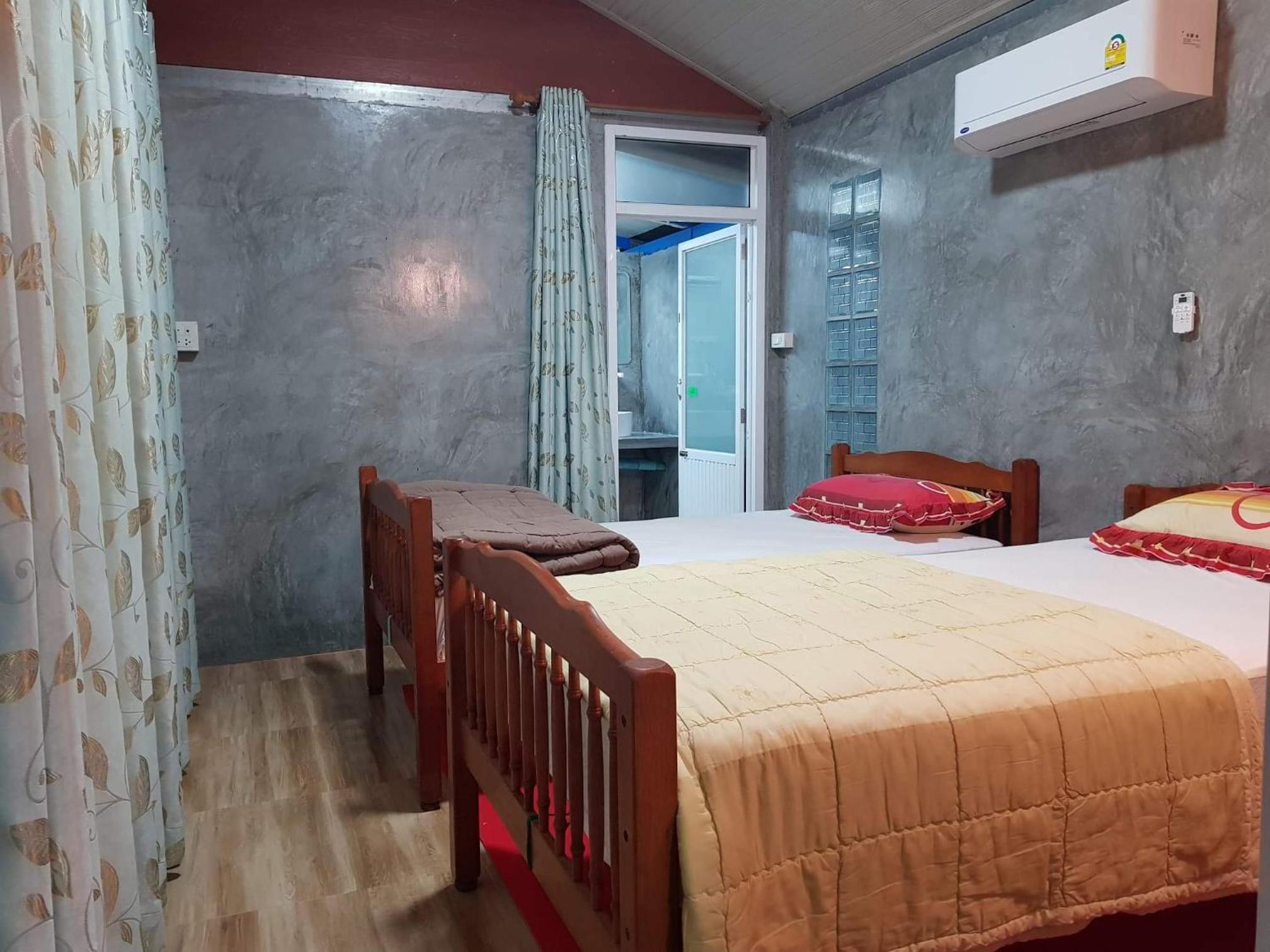 Baan Thabthong Homestay