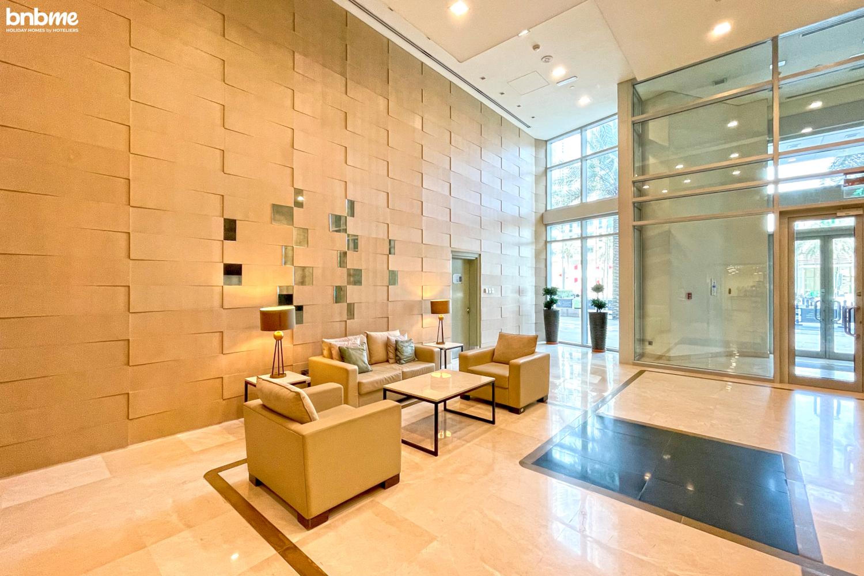 bnbmehomes - Duplex Living walk to Burj K and Dubai Mall - L313