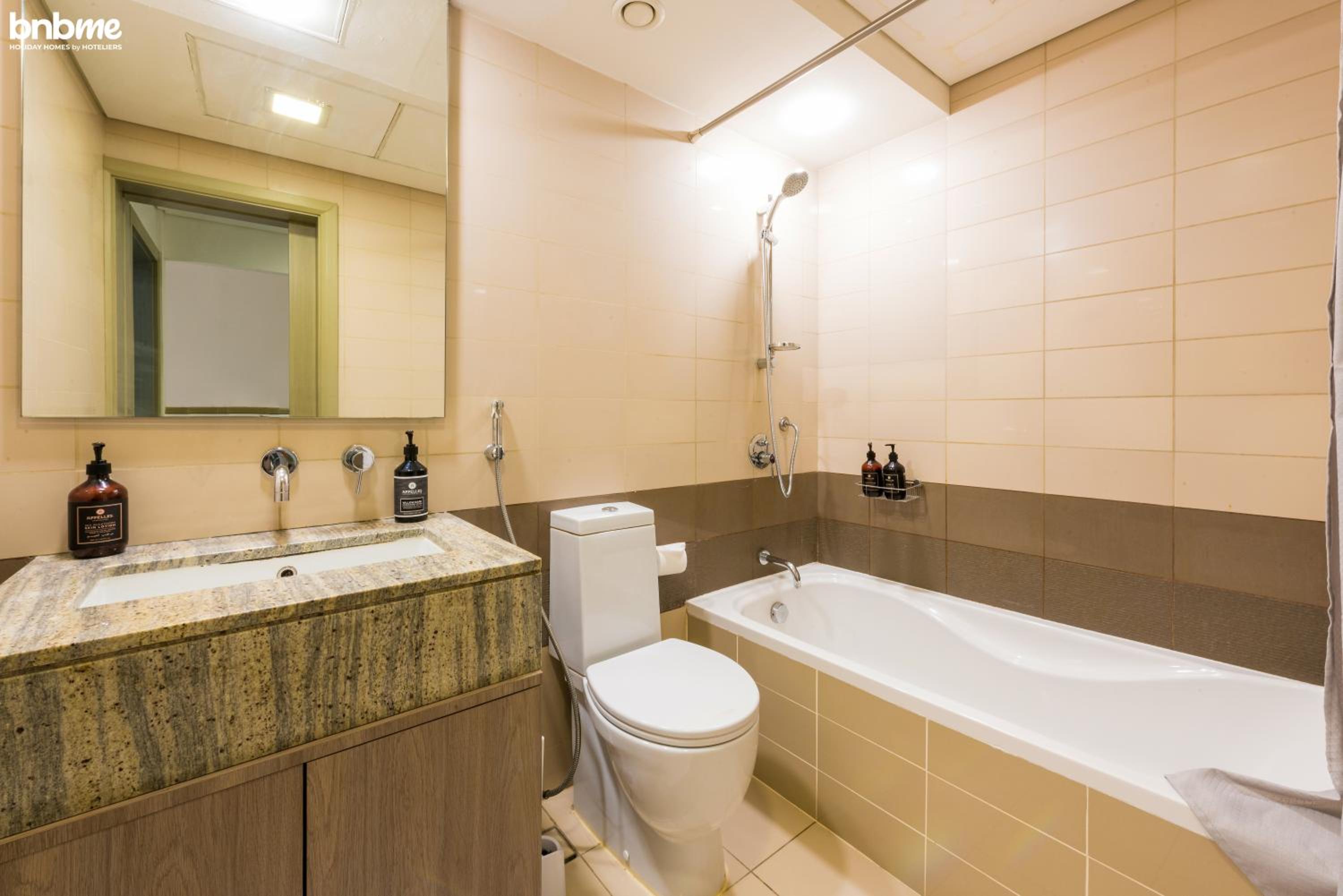 bnbmehomes - Duplex Living walk to Burj K and Dubai Mall - L313
