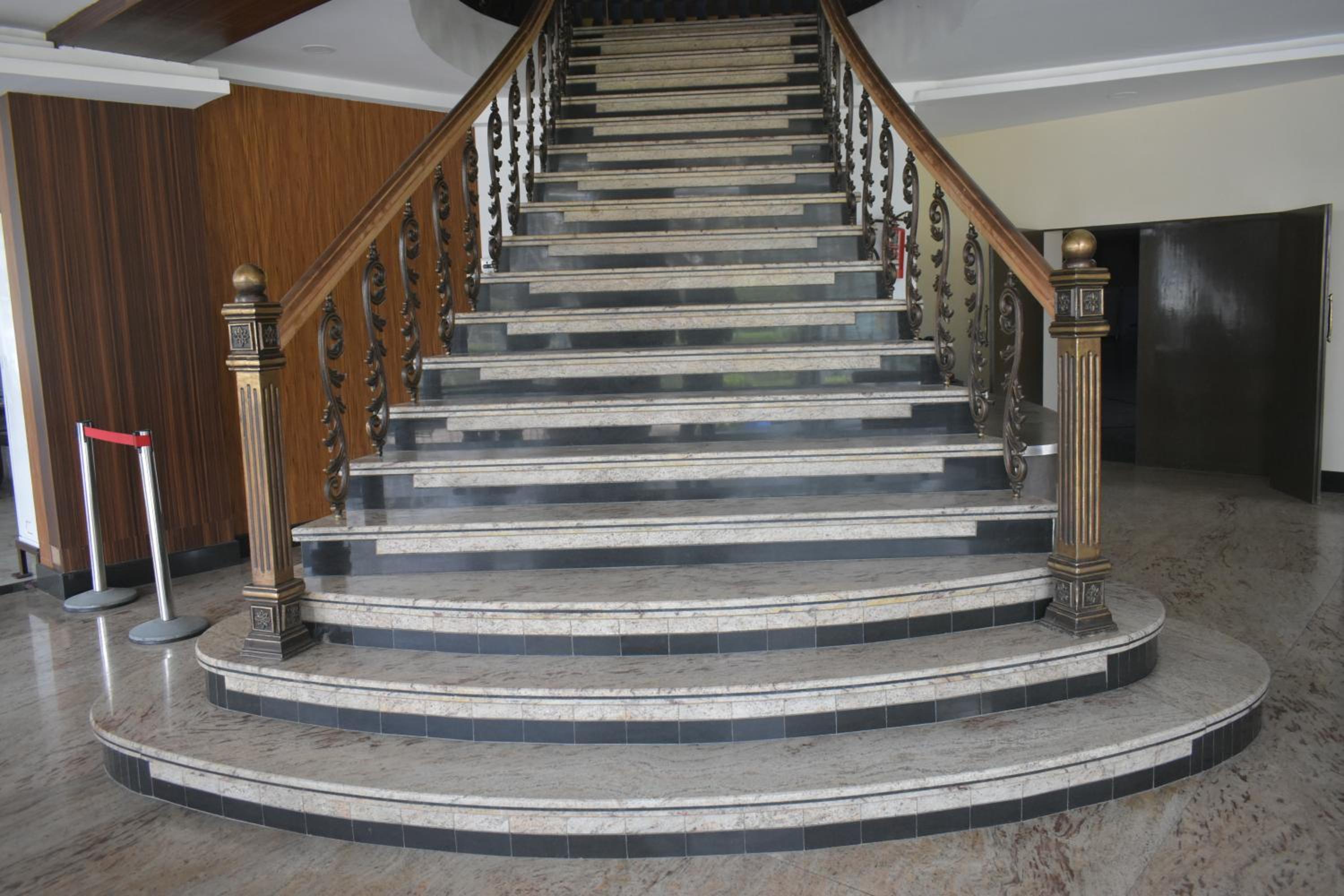 Lobby & Reception