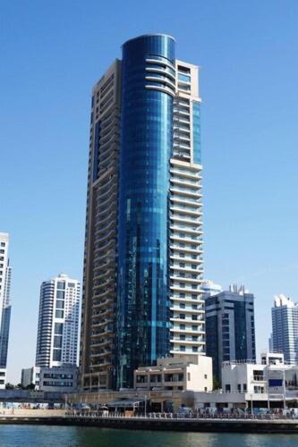 HiGuests - Modern Apt in Dubai Marina With Pool and Gym