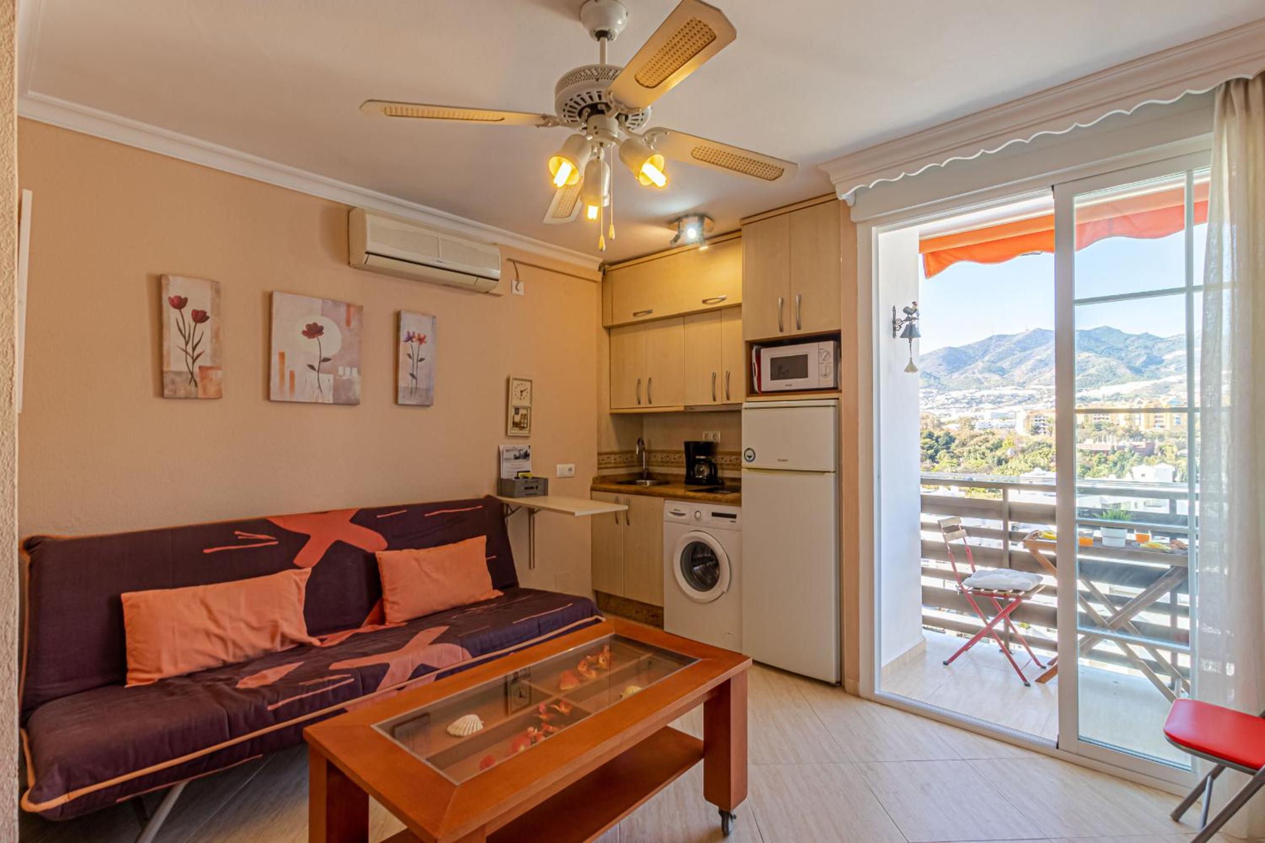 797 HOLIDAY RENTALS- Estudio para 3 en Benalmadena cerca de la playa photo 2