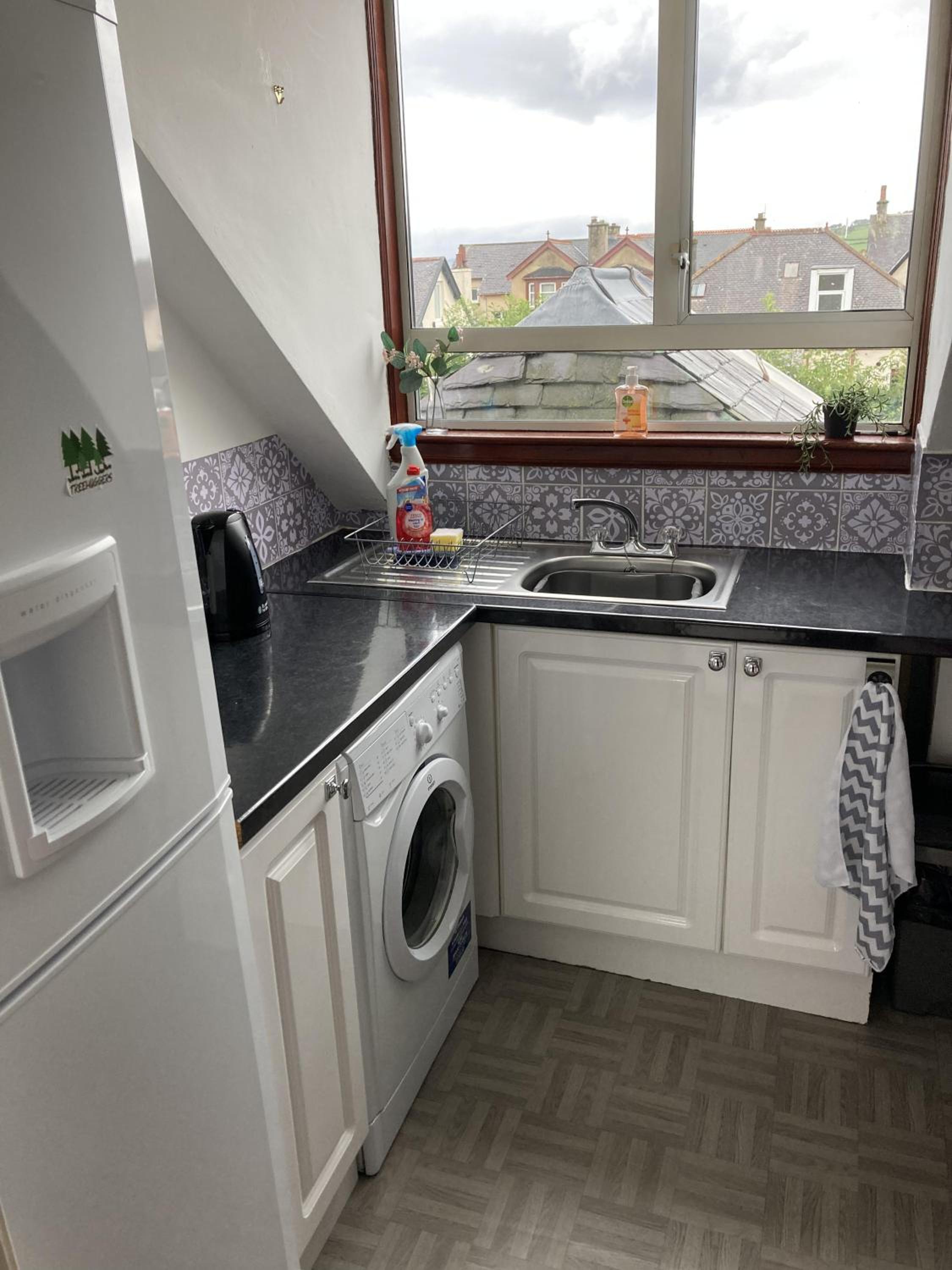 2 Bedroom apartment, with free parking view 4