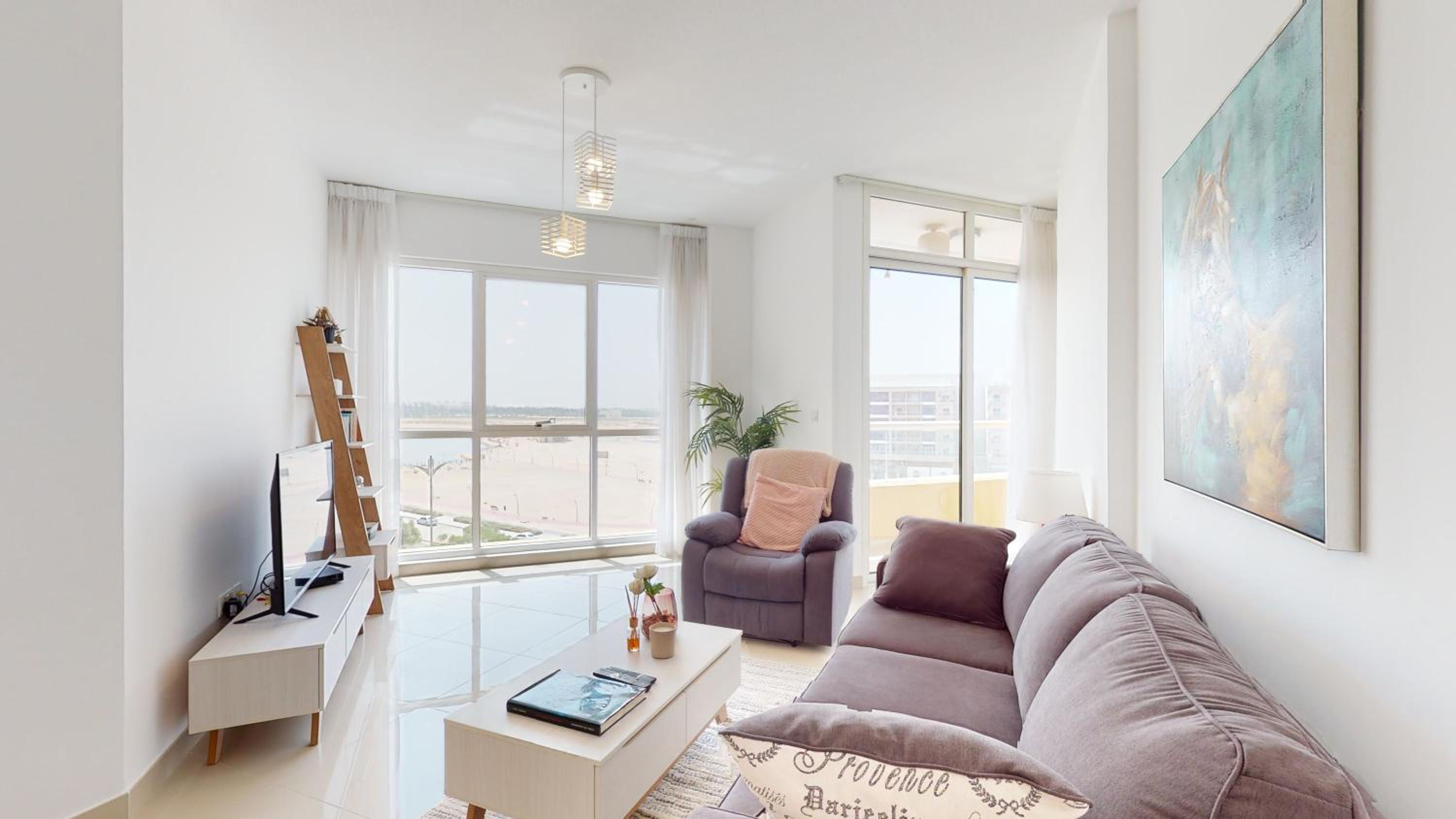 LS32 - Bright 1BR in Lake Side Tower D