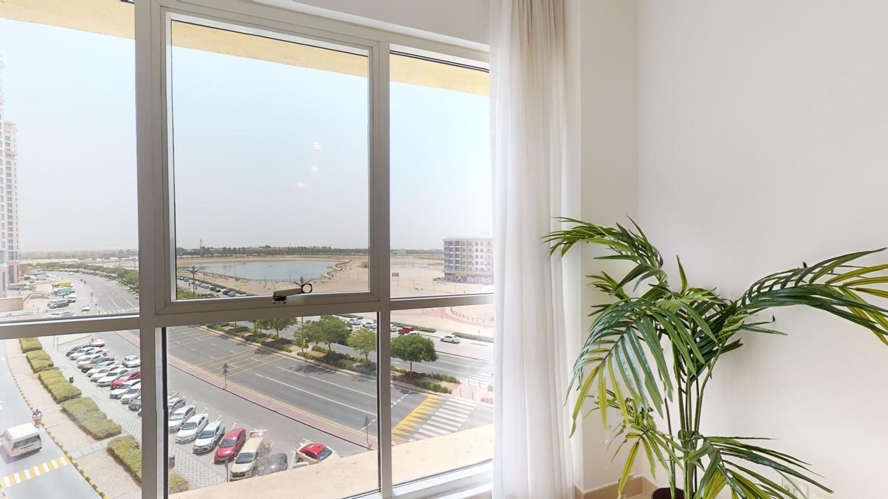 LS32 - Bright 1BR in Lake Side Tower D