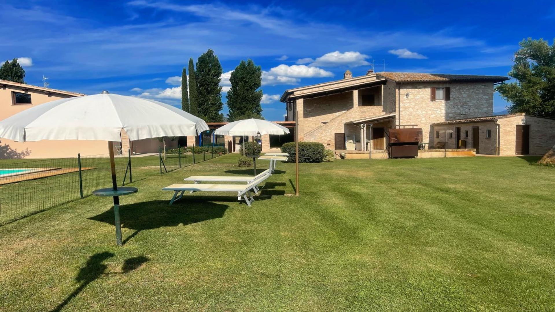 Spello By The Pool - Sleeps 11 is an unmissable experience Huge exclusive pool