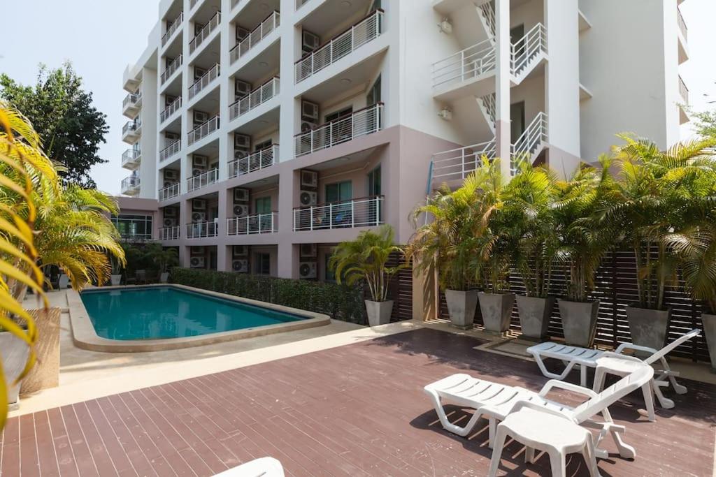 Flame Tree Residence , City Center & Close to Beach Cozy Apartment view 4