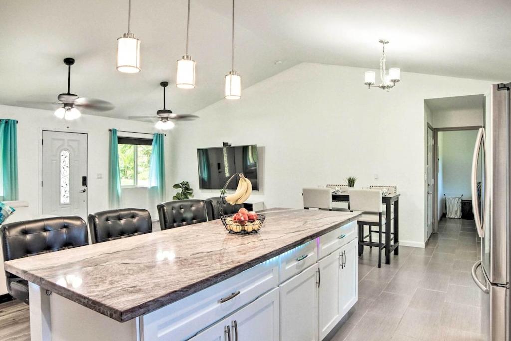 NEW! Luxury Hawaii Getaway: Close to Beach & Ocean view 3