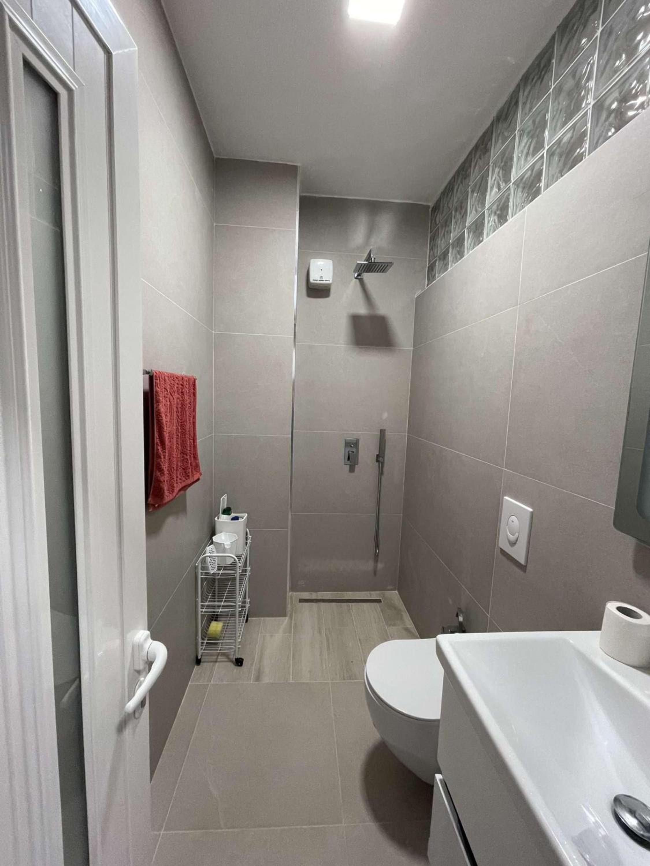 Lovely Apartment In Tirana photo 2