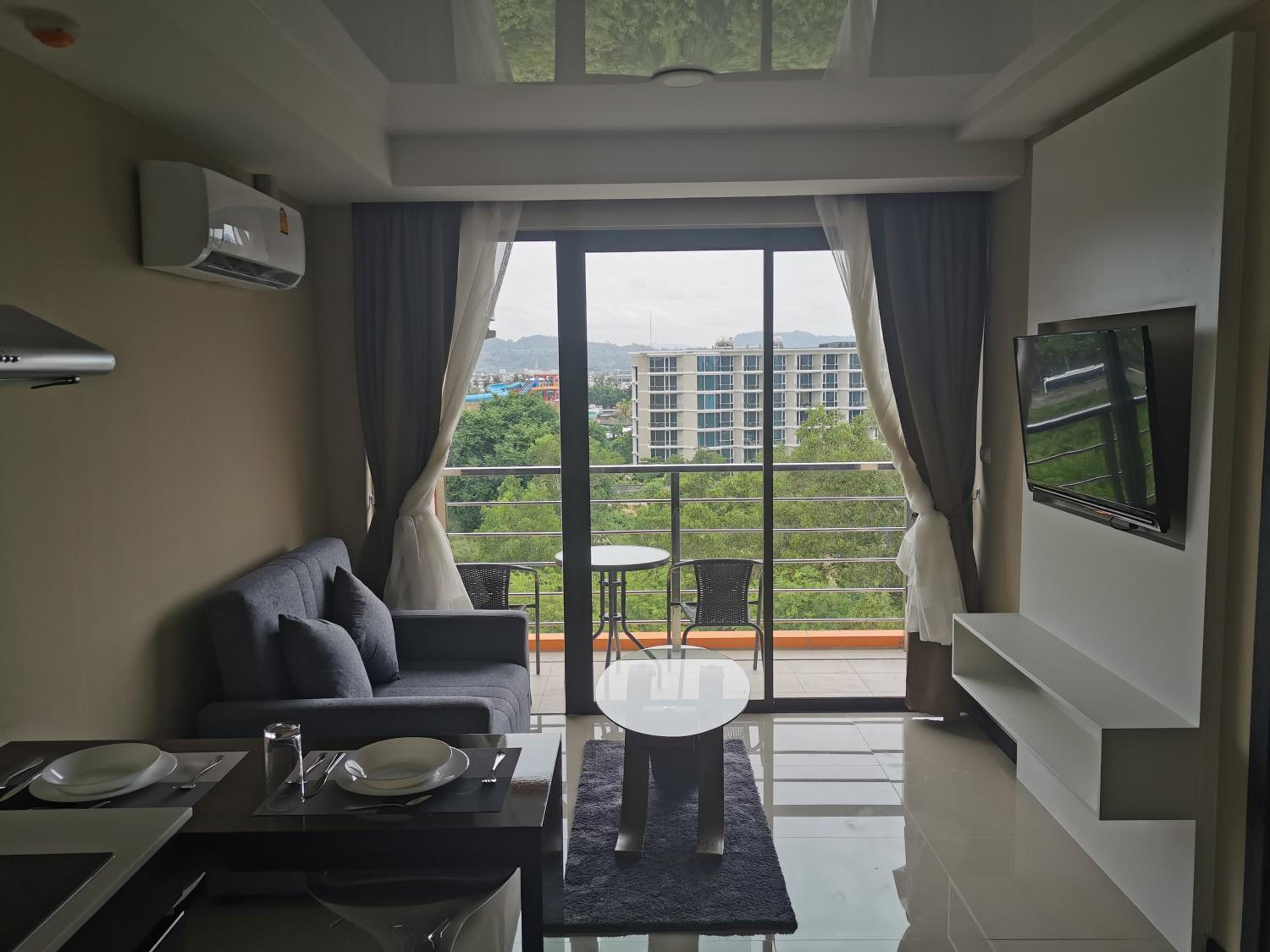 Apartments MBC No. 2306 view 4