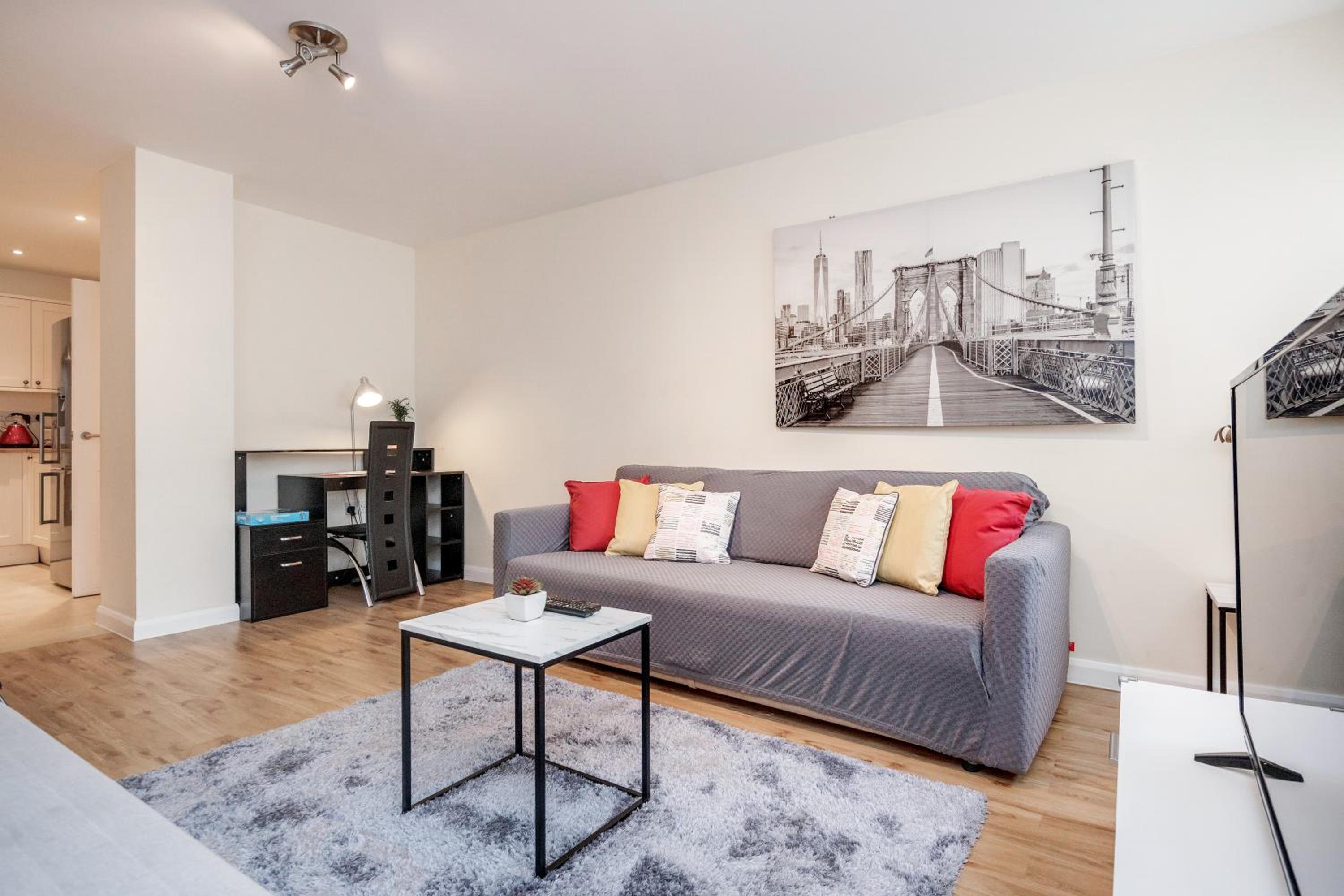 Watford Vacations - MPL Apartments - Queens Broadway F4 - Property Image 12
