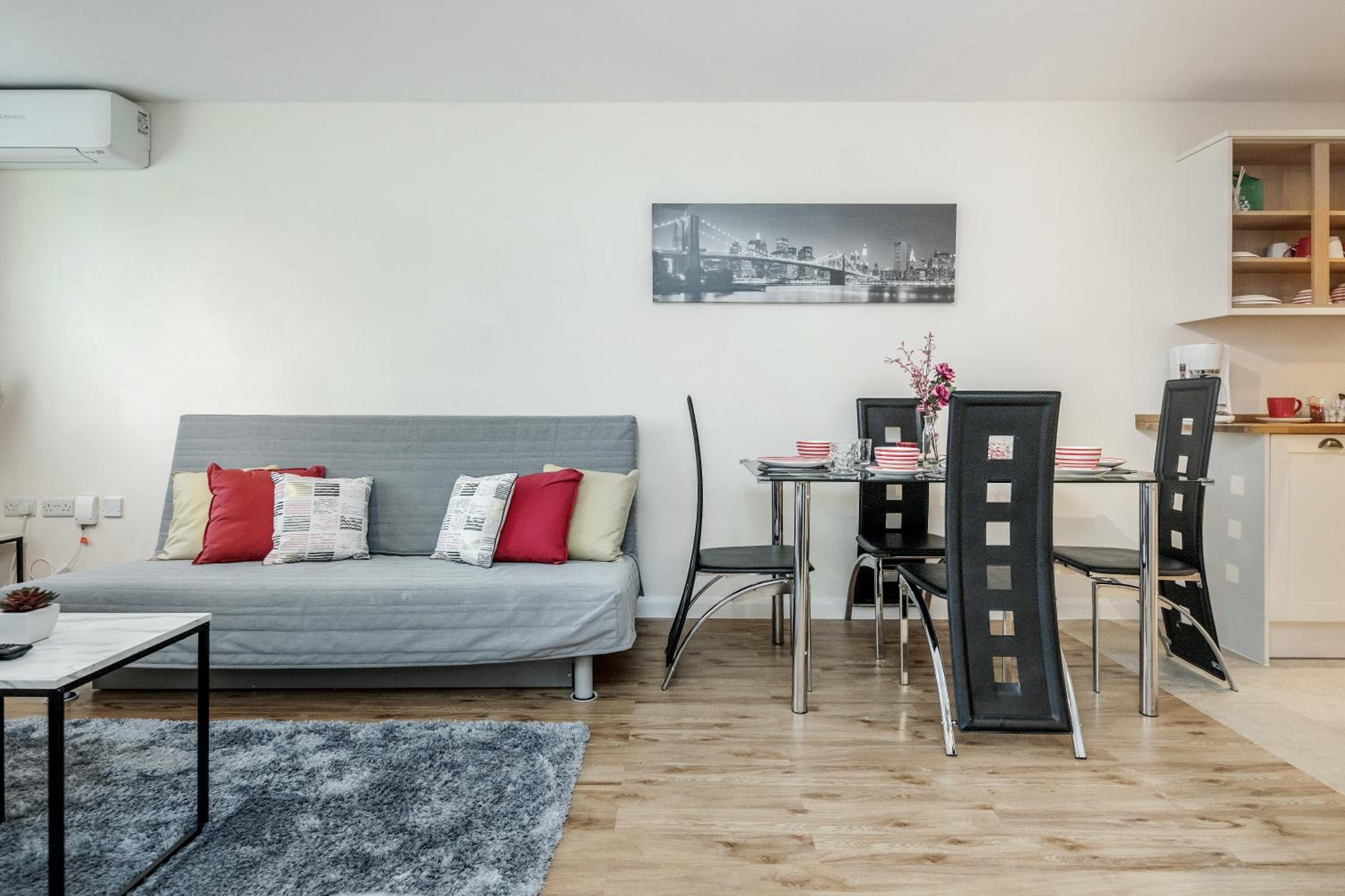 Watford Vacations - MPL Apartments - Queens Broadway F4 - Property Image 14
