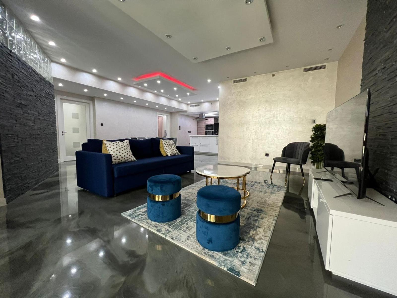 BEAUTIFUL AND COZY 2 BR APARTMENT IN THE HEART OF DOWNTOWN