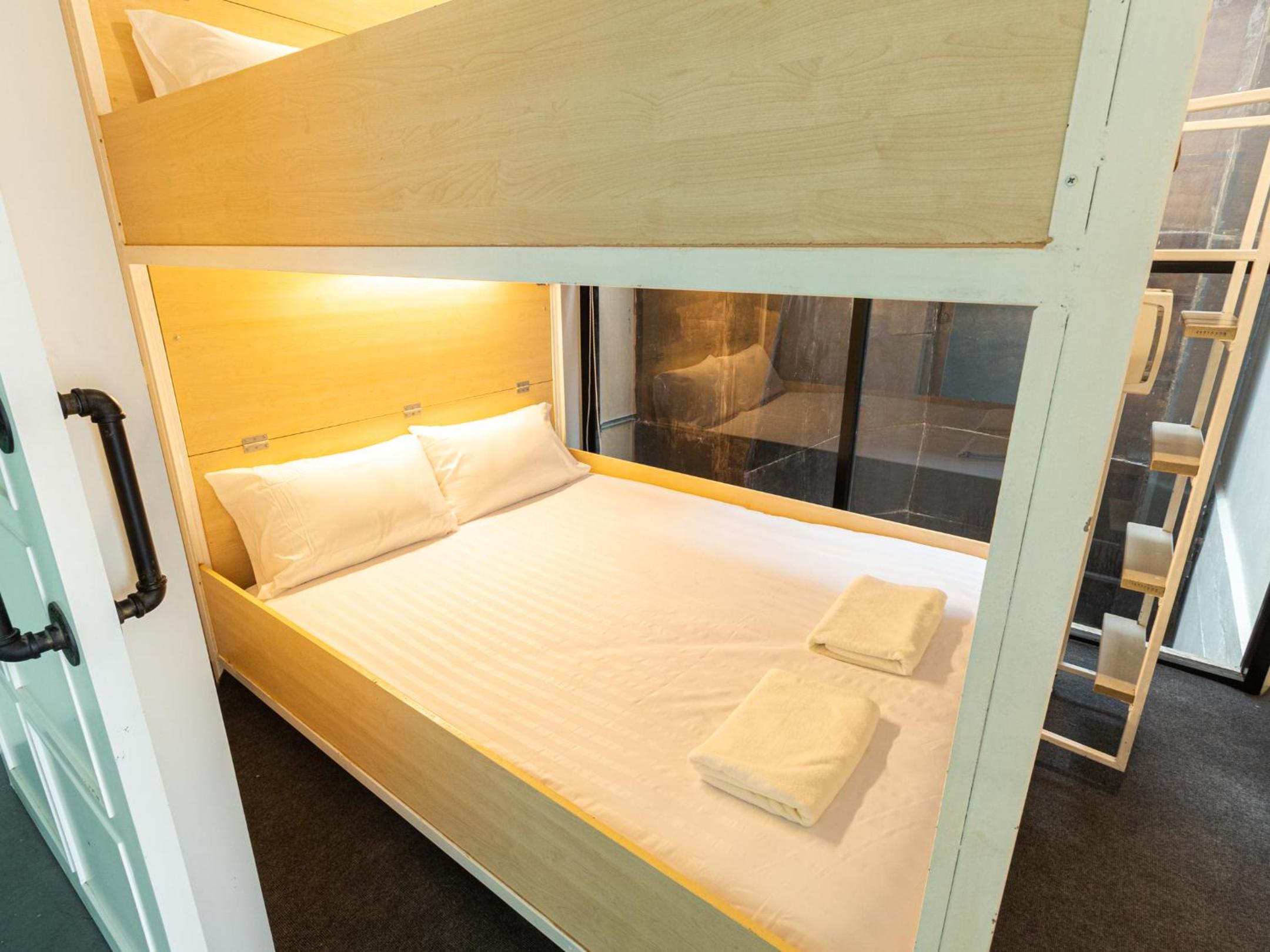 Khao San Social Capsule Hostel