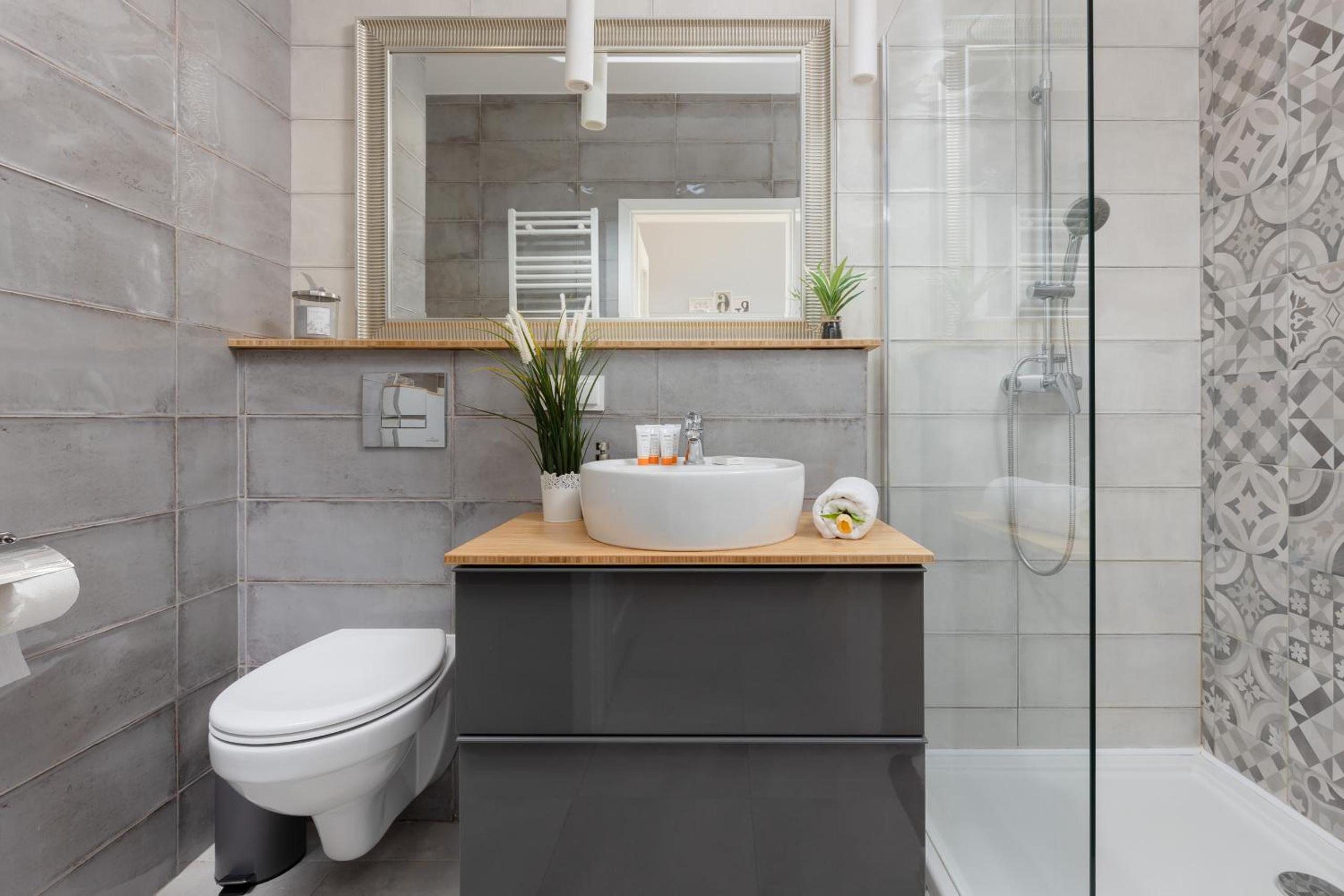 Warsaw Sokołowska One Bedroom Apartament by Renters