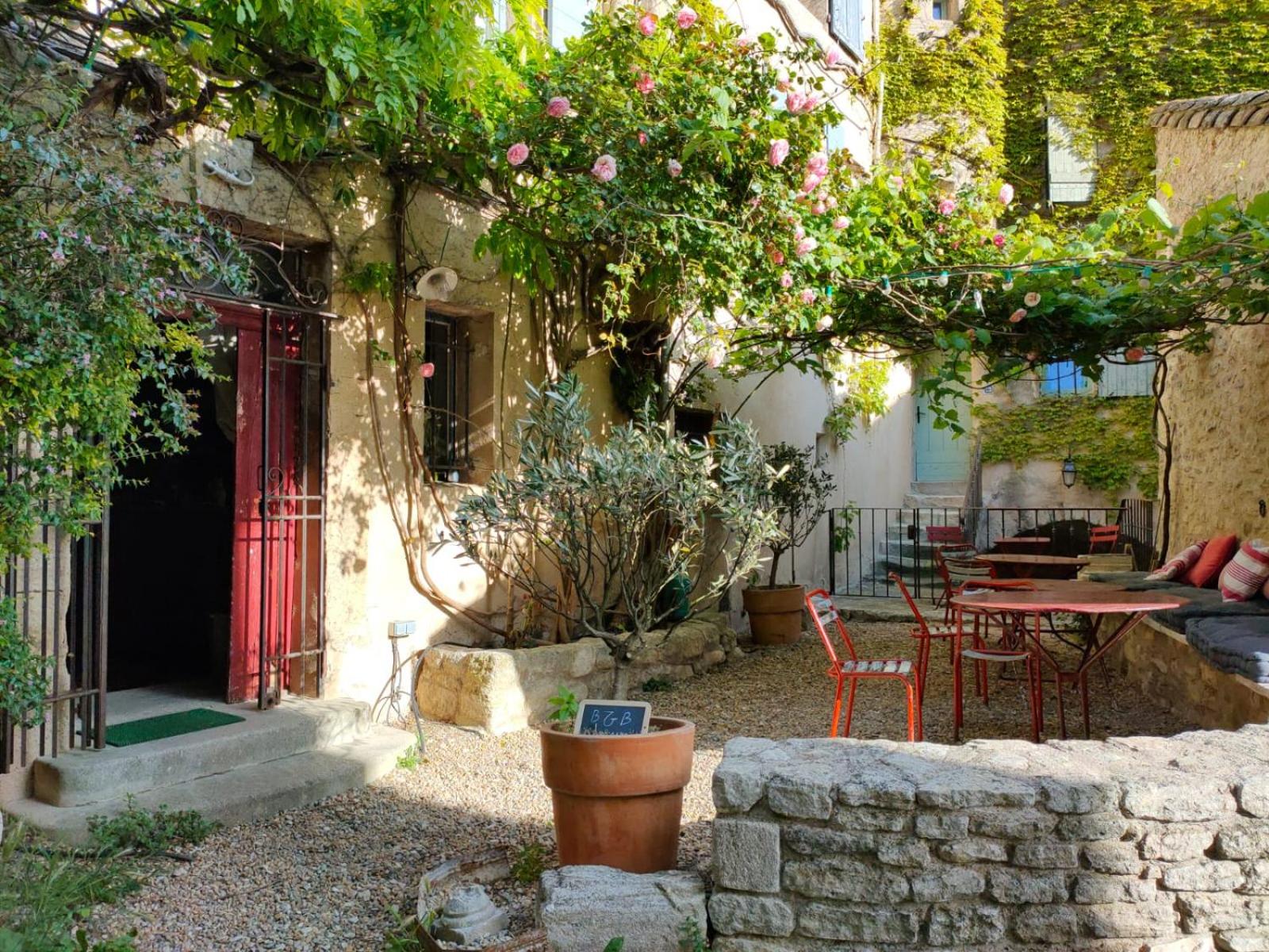 La Maison près de la Fontaine view 2