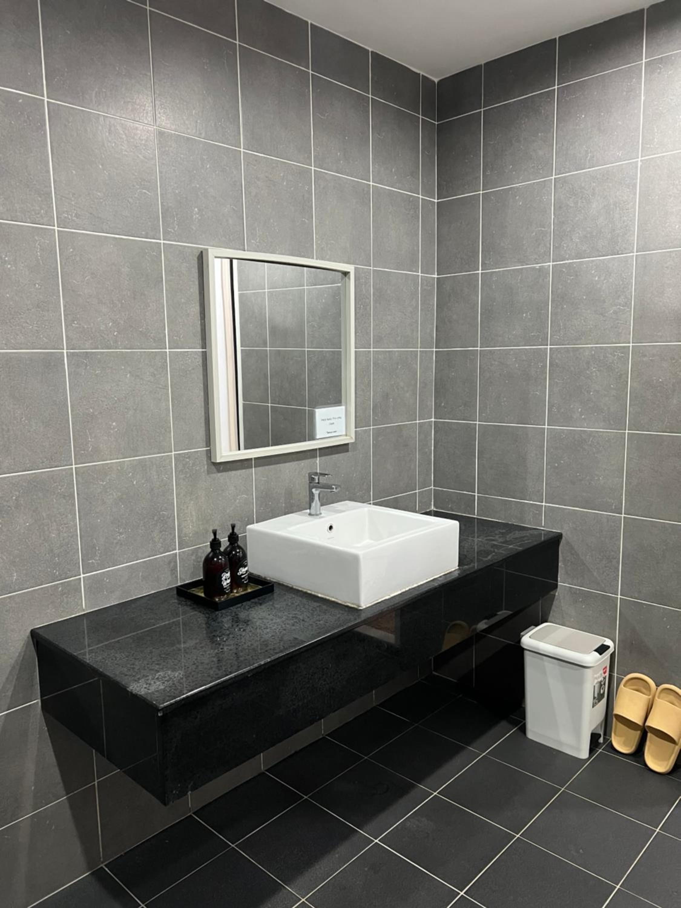 3 bedrooms (private bathroom) Perdana Hill Villa photo 8