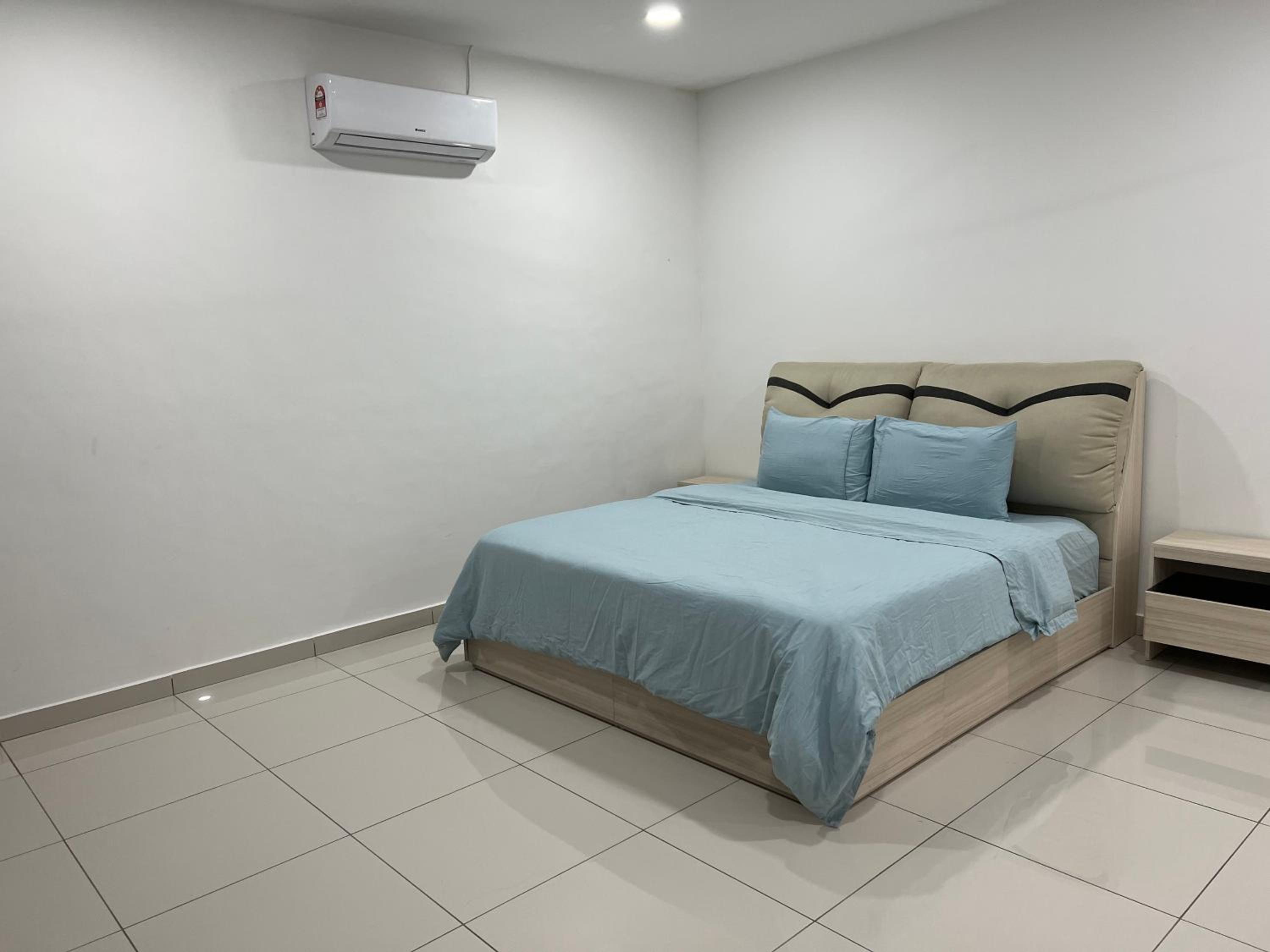 3 bedrooms (private bathroom) Perdana Hill Villa photo 4