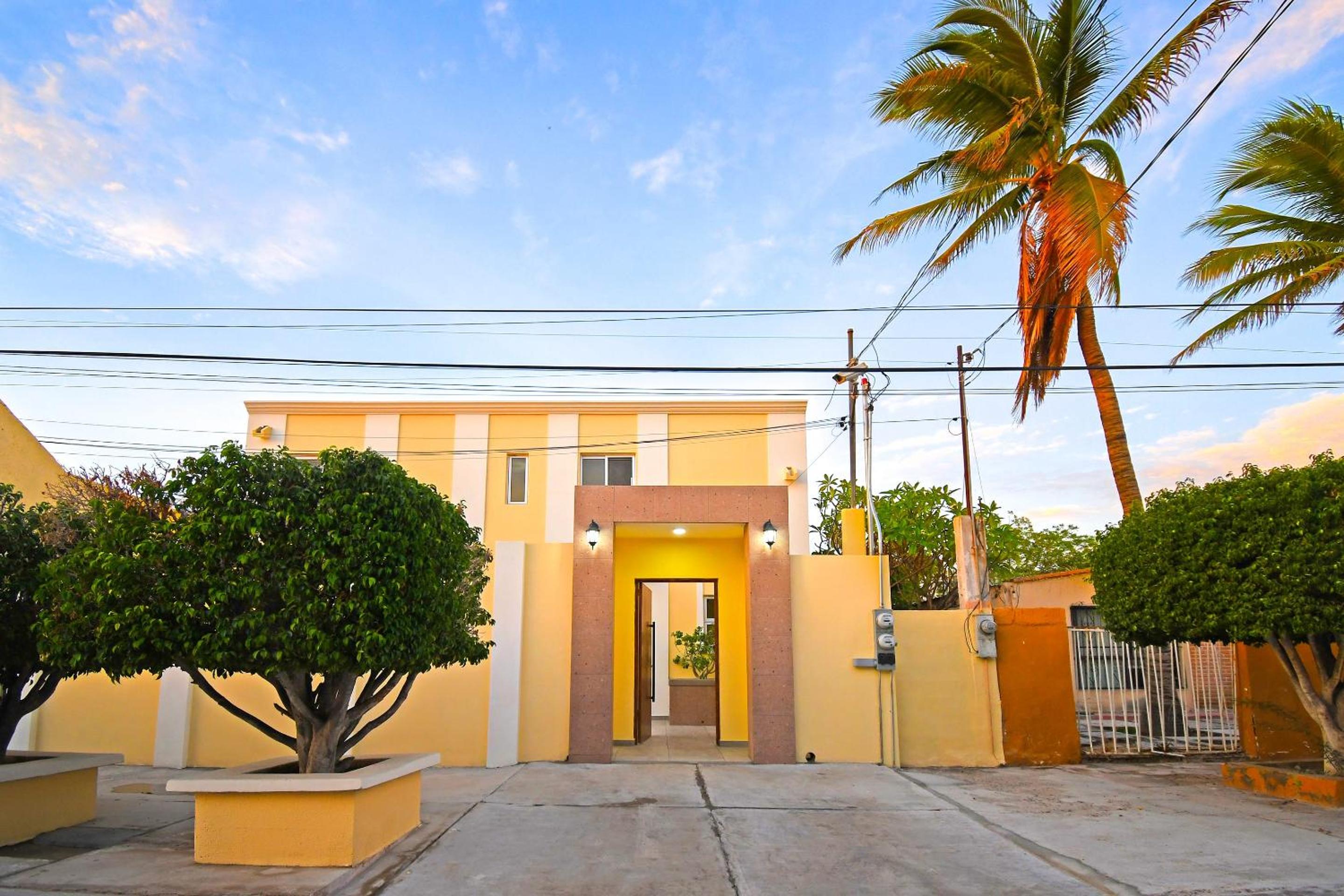 DT La Paz Condos with Pool & Palapa Lounge, 2 mi to Malecón view 2